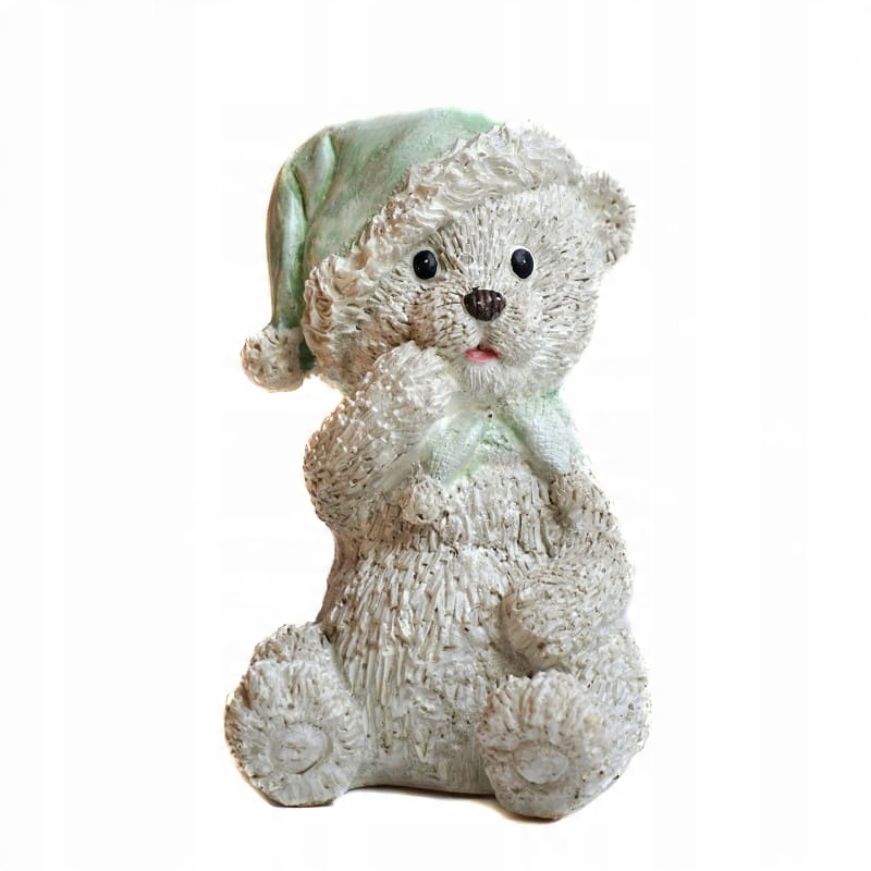 

Figurka Miś Siedzący Zielona Czapka 13 cm (b)