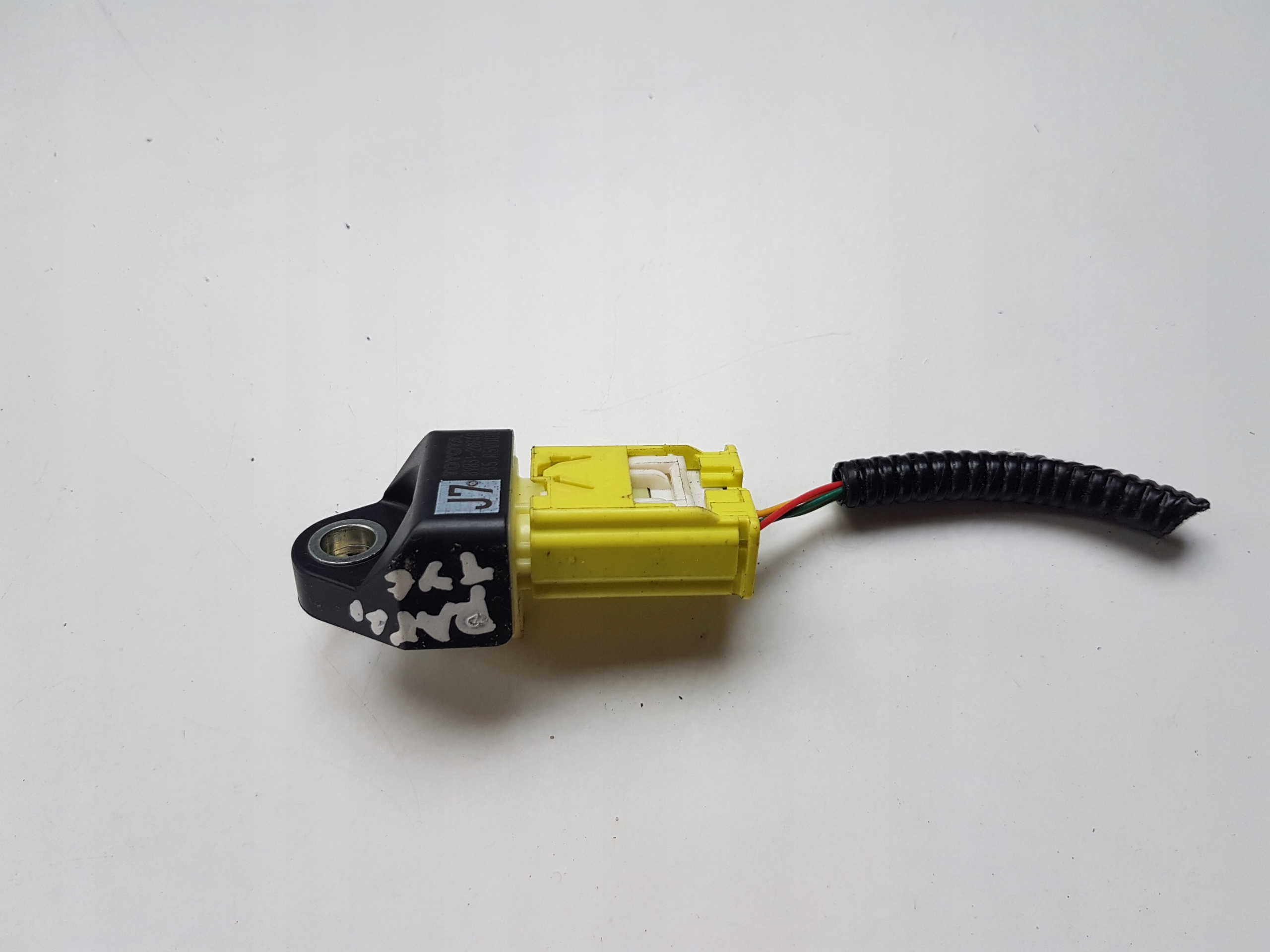 89831-28040 - ДАТЧИК УДАРА ЗАДНИЙ ПРАВЫЙ ДЛЯ TOYOTA RAV4 V 5 19