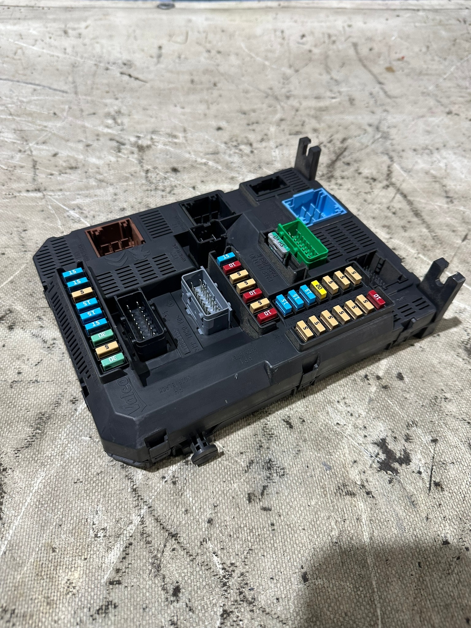 Module fusibles PEUGEOT 301 1.6 HDI E1064159
