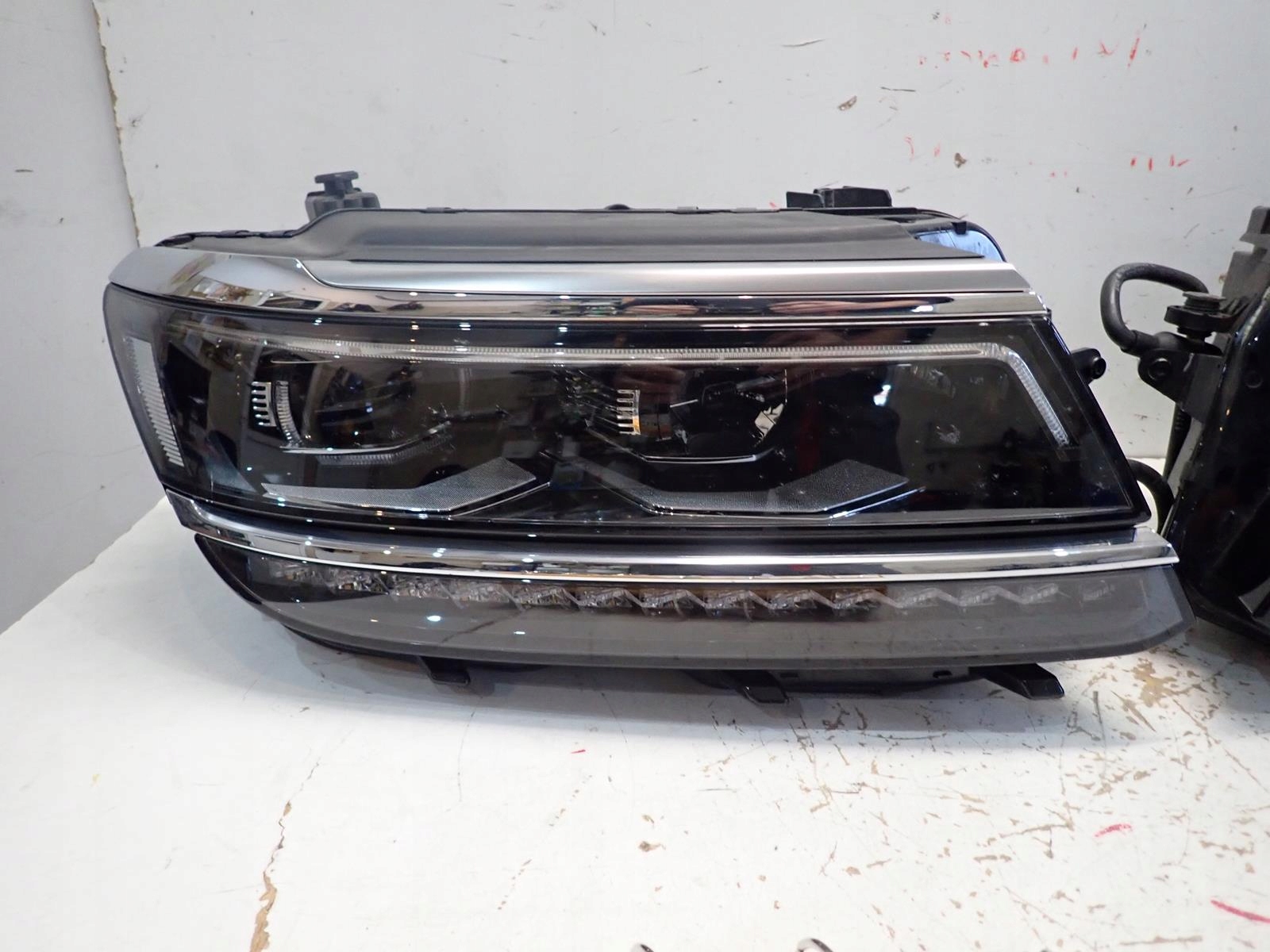 light right VW TIGUAN II 20-15 ALLSPACE FULL LED