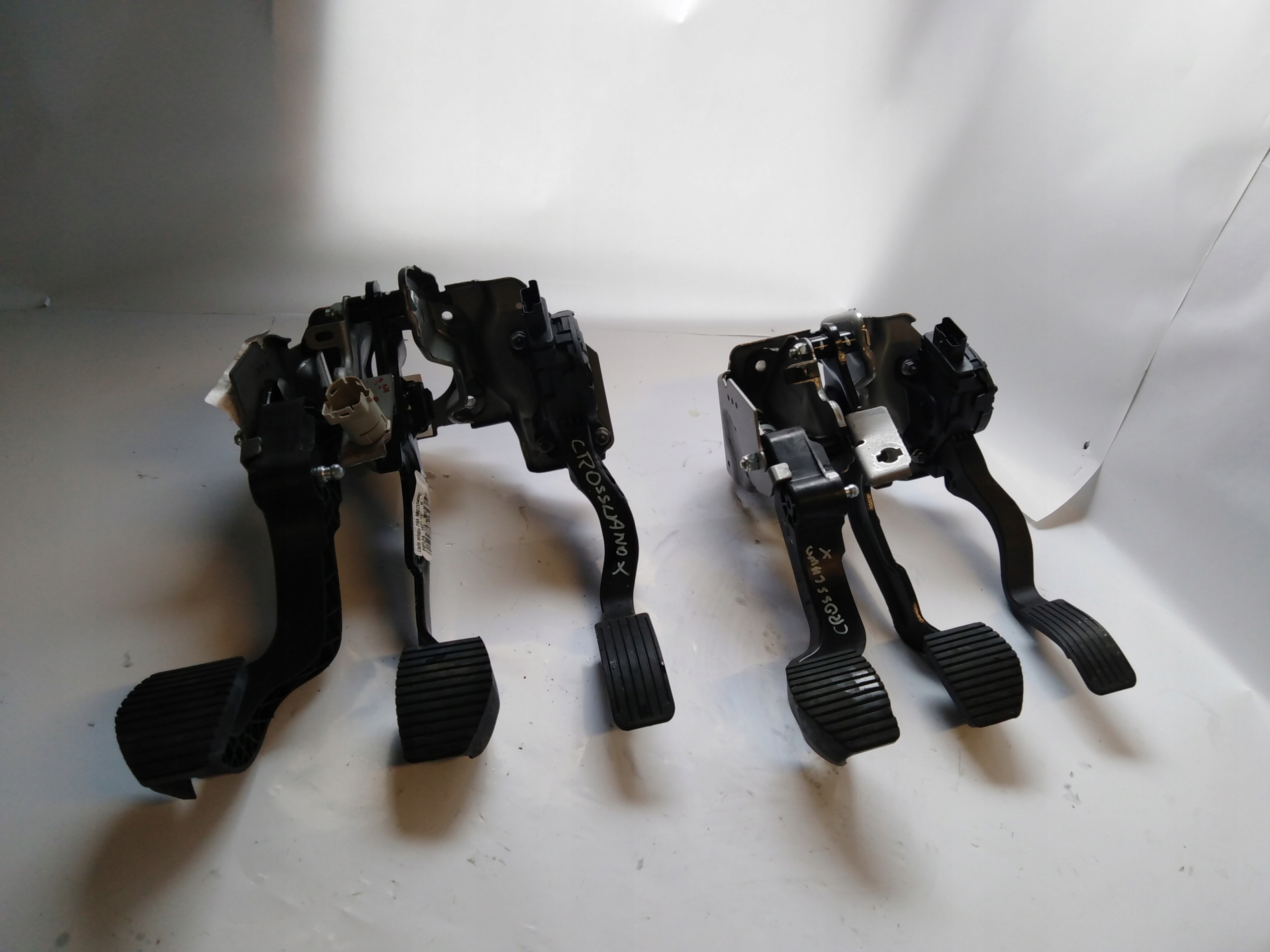 OPEL CROSSLAND ПЕДАЛИ В СБОРЕ 9807334080