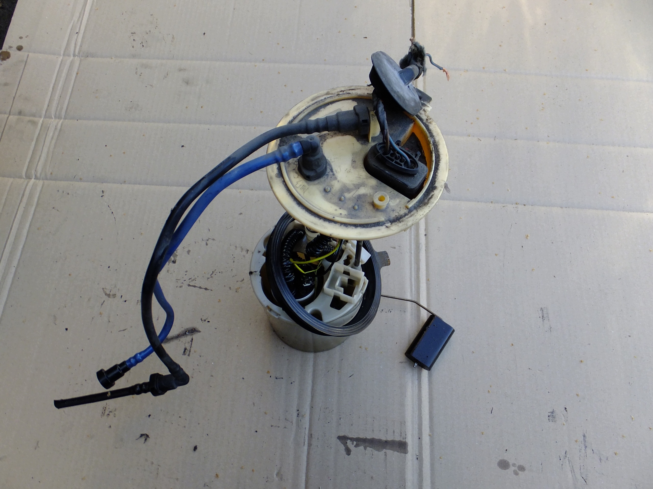 feed pump vw passat b6 2,0 tdi 2007r