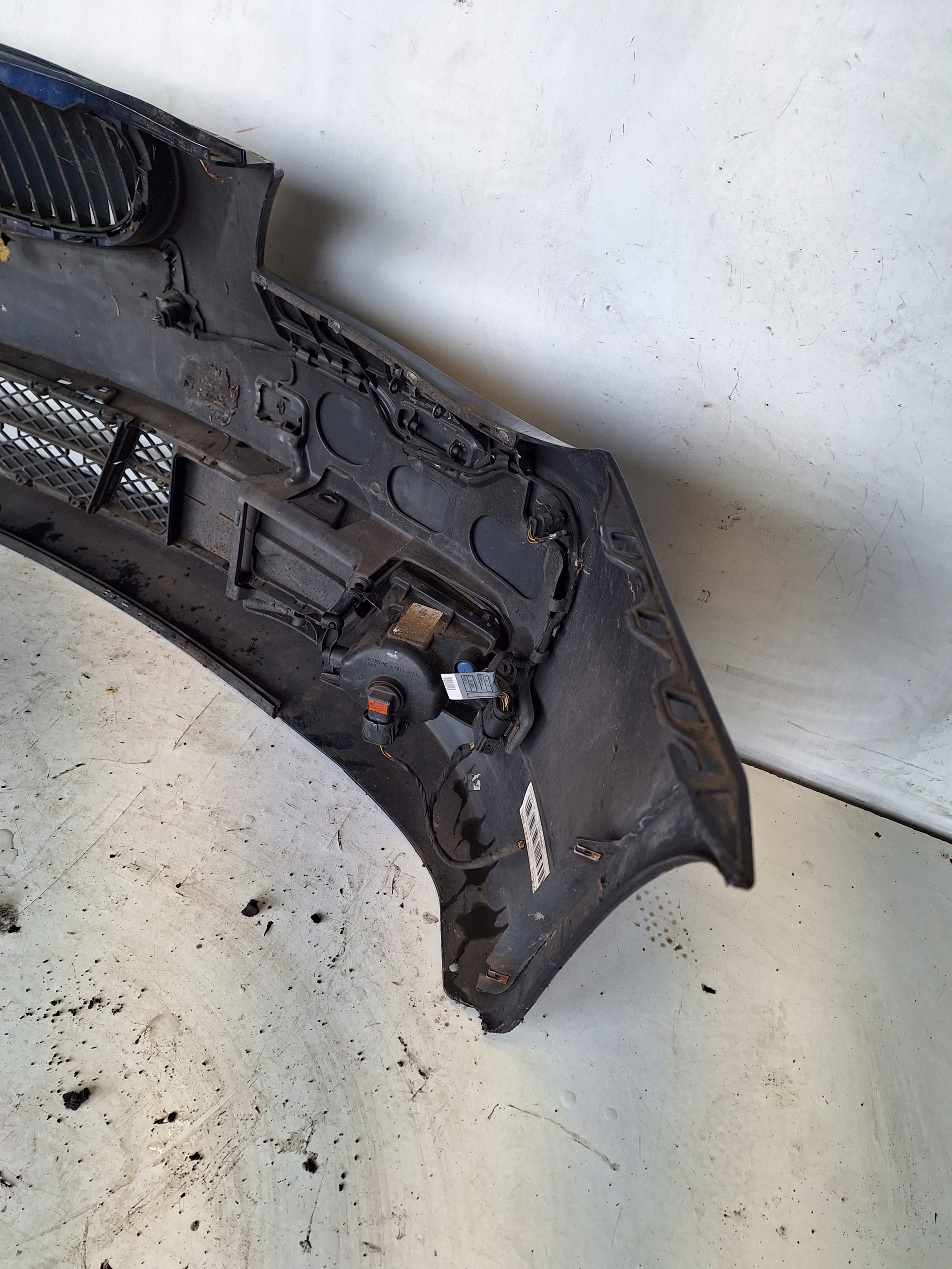 BMW 5 E60 E61 LCI 07-10 nárazník + PDC