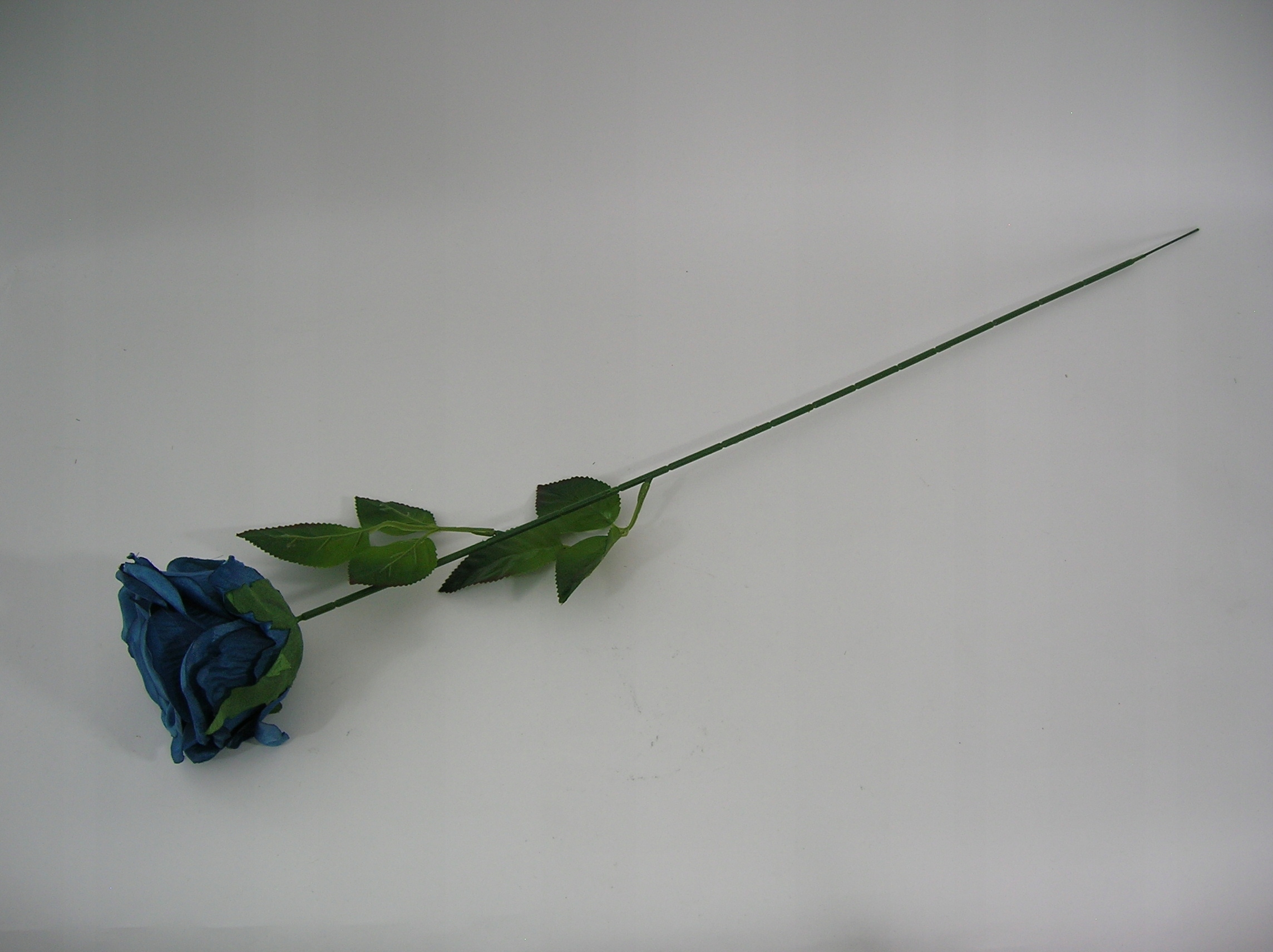 A.R1 SZTUCZNA RÓŻA GAŁĄZKA ODCIEŃ NIEBIESKIEGO Kod producenta AR11