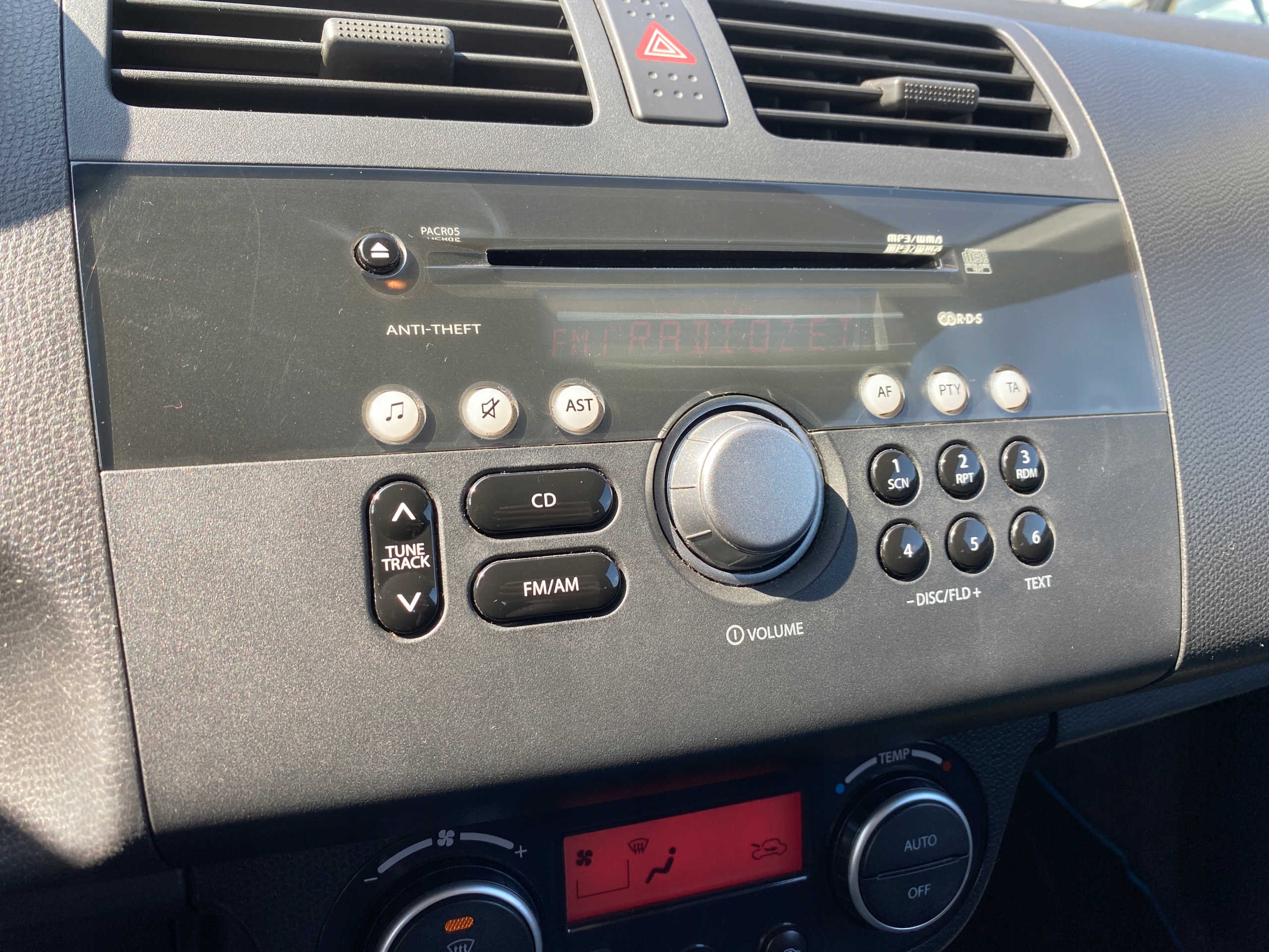 Suzuki Swift 3 III 05-15 RADIO original CD fehlt code