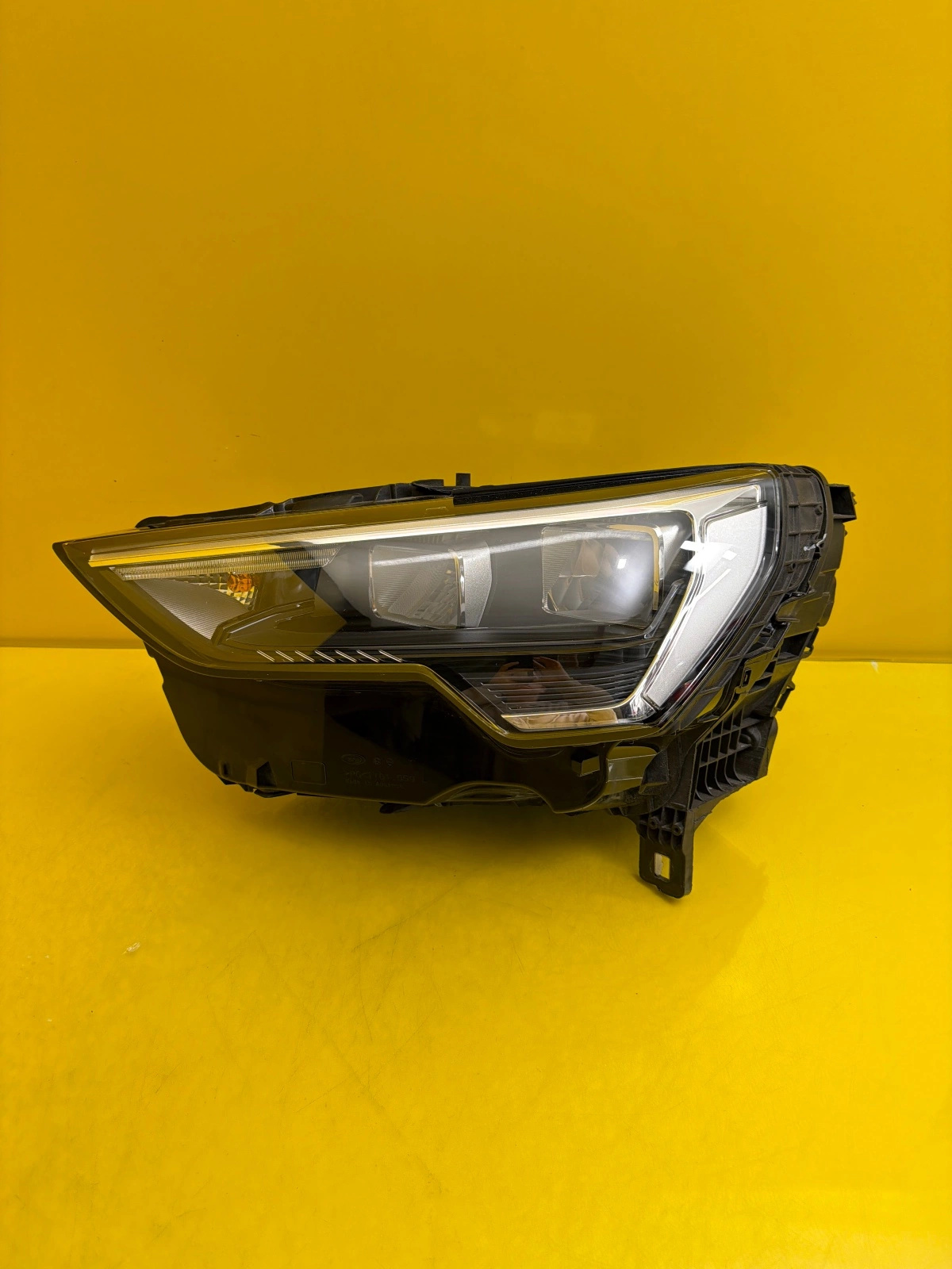 light left front Audi Q3 83A Full Led 83A941011