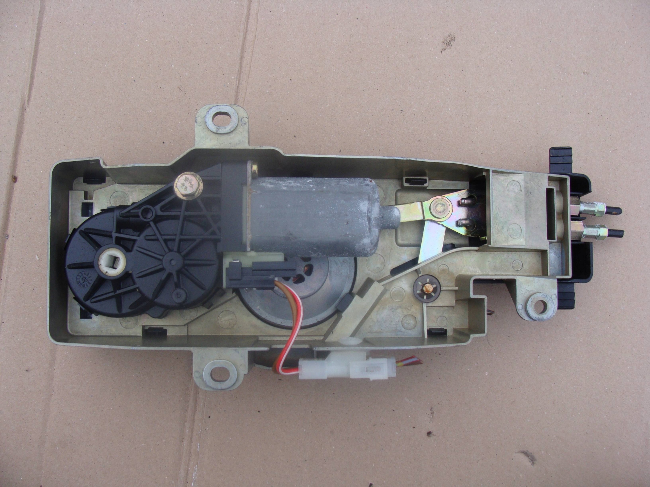 8248308 - BMW 3 E46 кабриолет замок откидной крыши