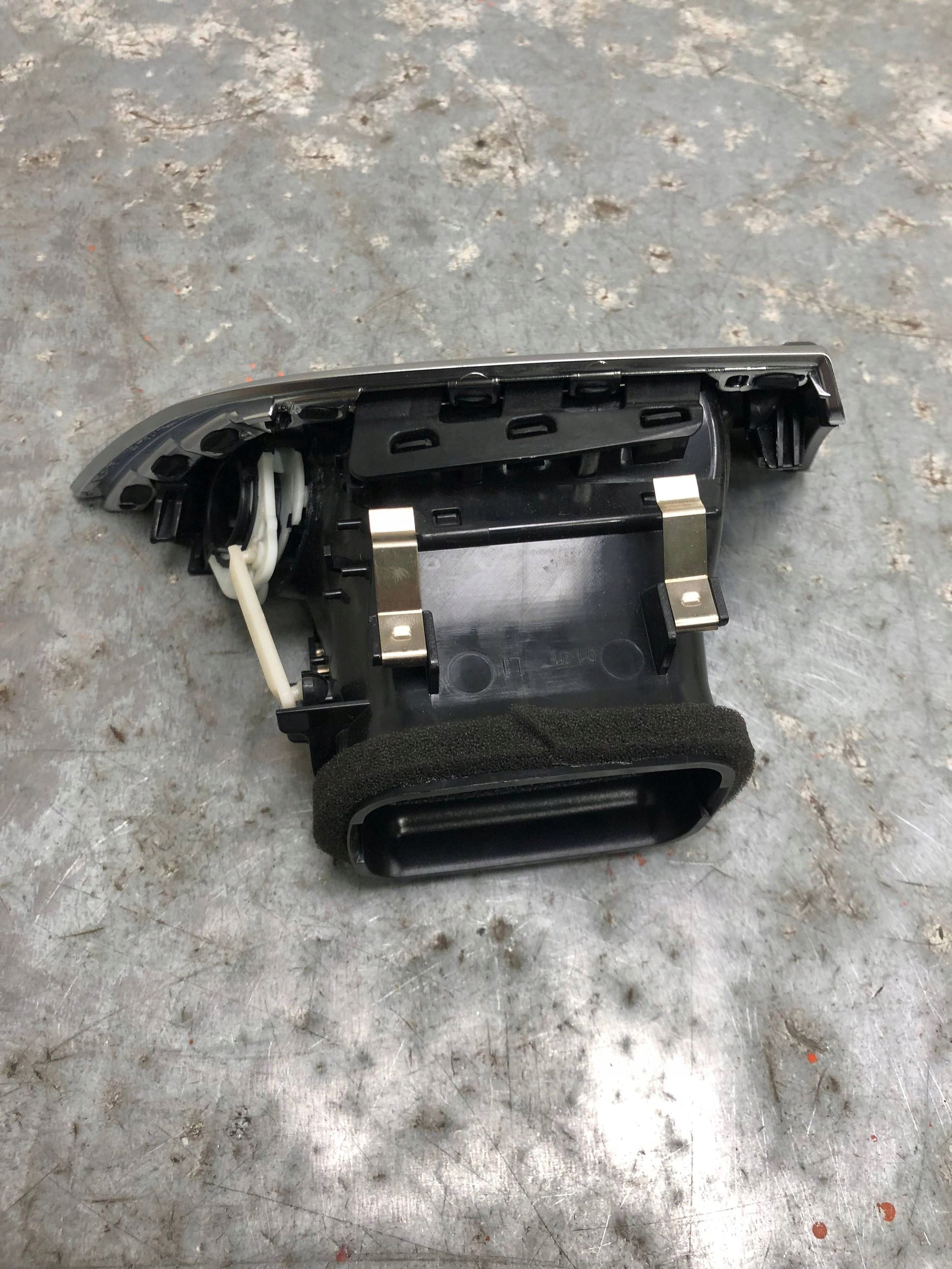 grid air conditioning devices left front BMW F20 9205355
