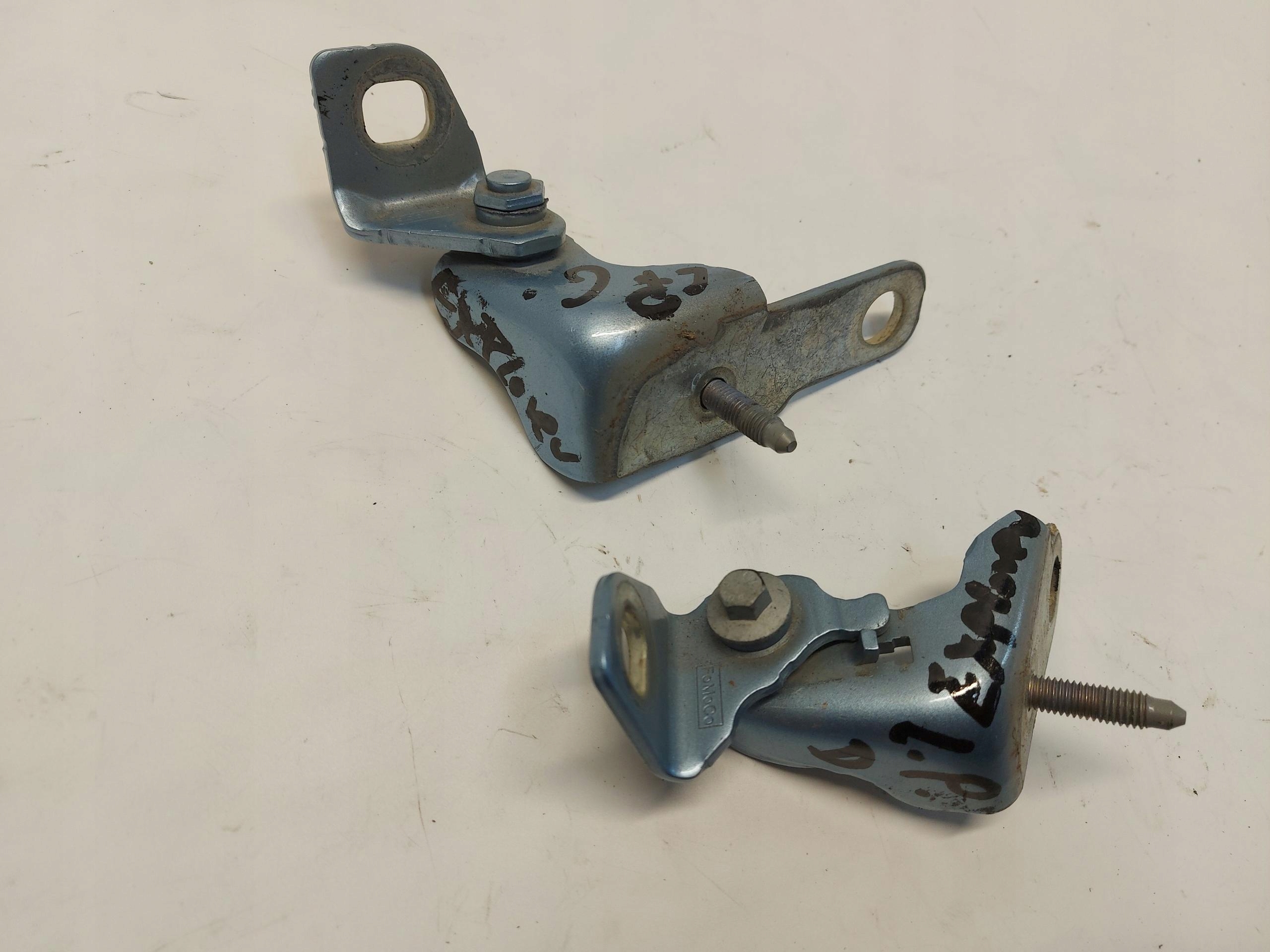 Ford Explorer VII R2KB, hinge door left front GORA DOL