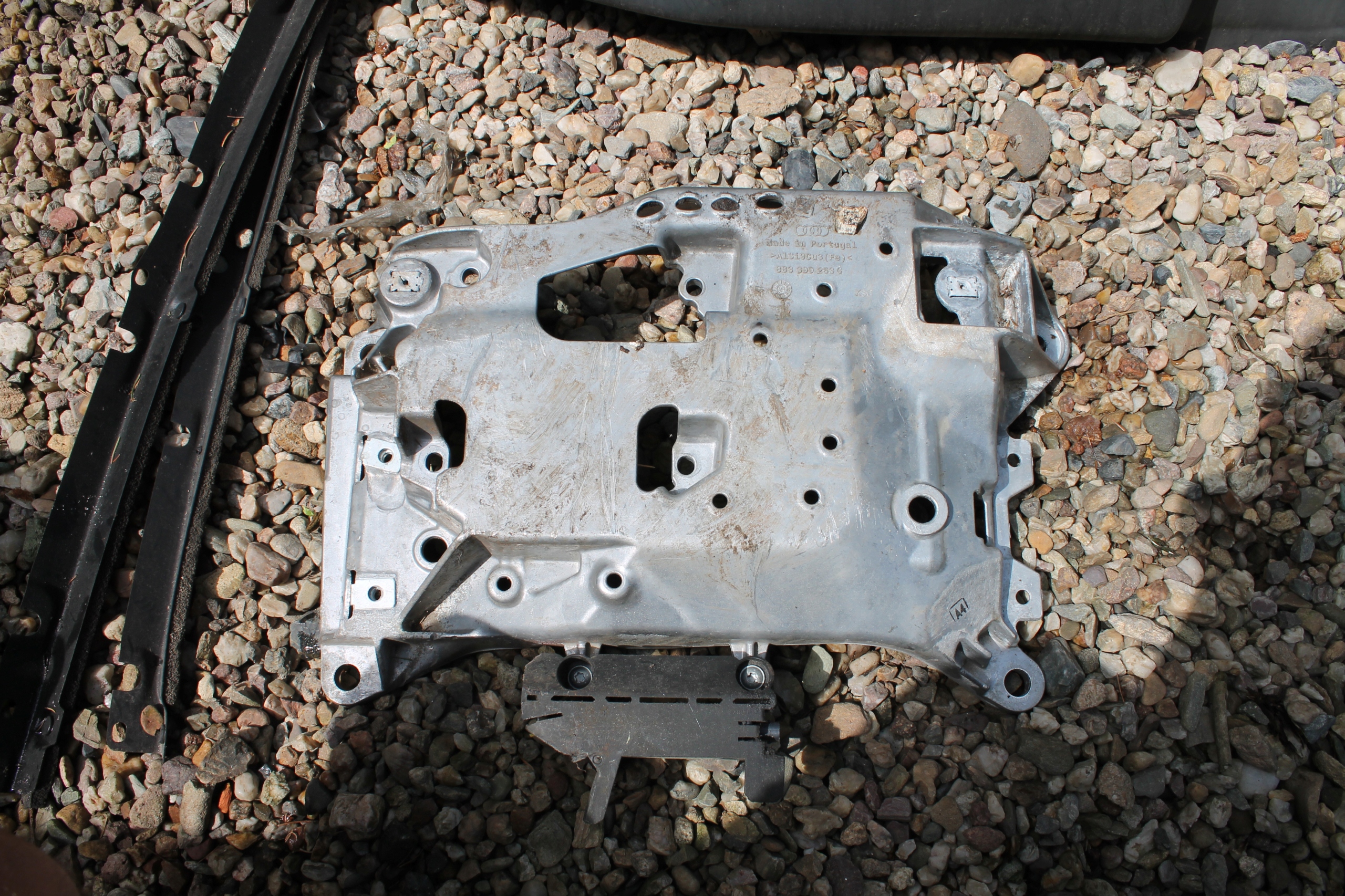 Getriebehalter getriebe AUDI 8B3399263G