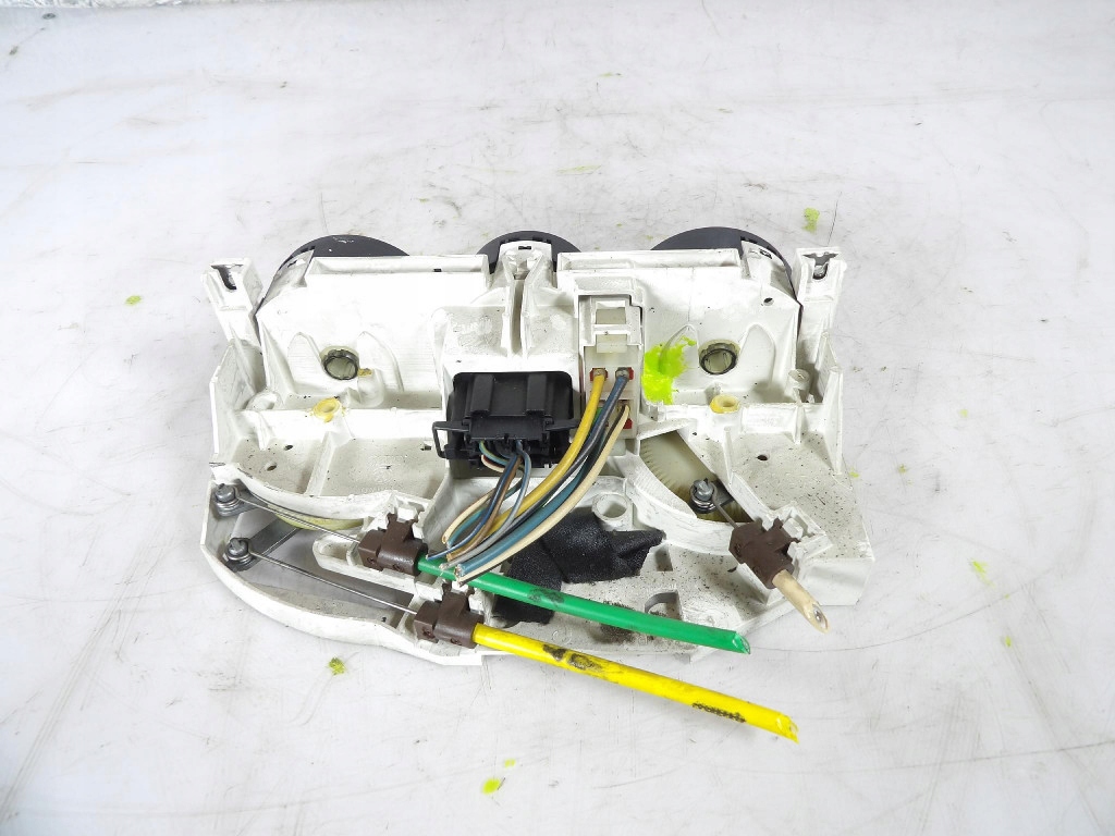 AUDI A3 8L PANEL des lüfters 8L0819045A