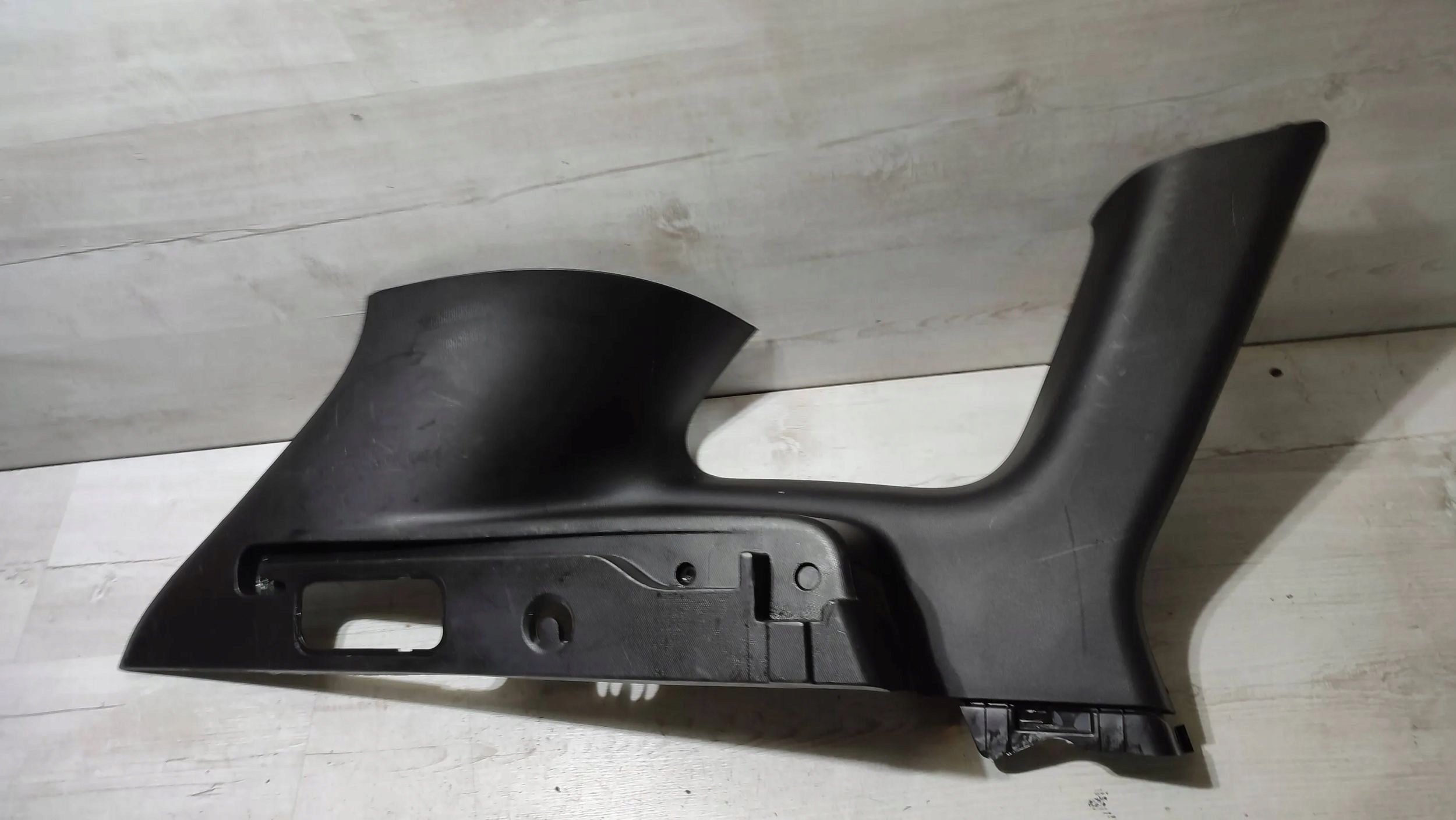Renault Kadjar 17r 1.5dci rear part side left side cover slupka