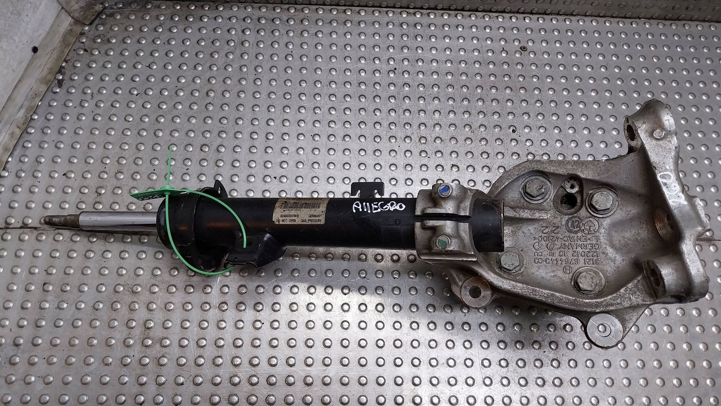 Mozzo FUSELLO ammortizzatore sinistra Anteriore 6764443 BMW E90 E91 E92 E93 E81 E82 E87