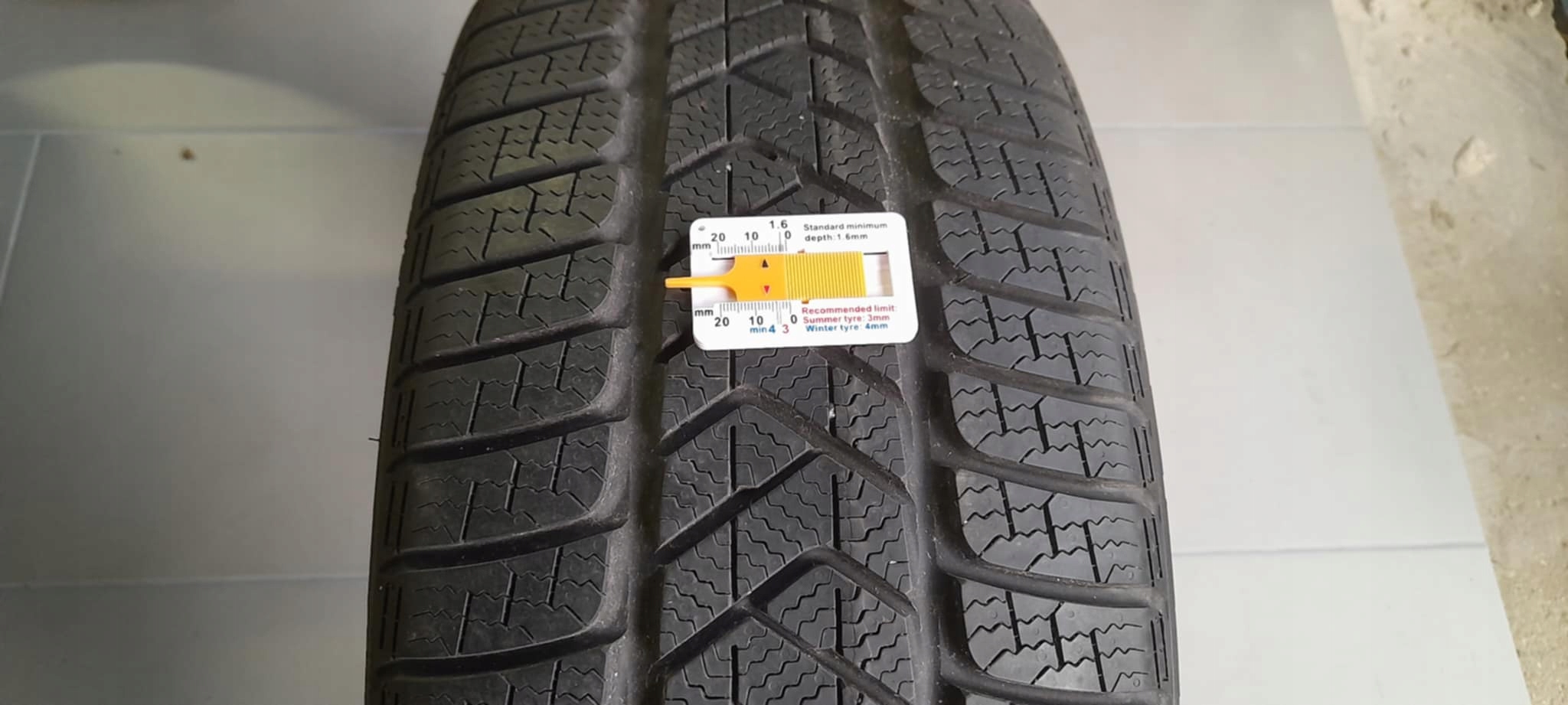 PIRELLI WINTER SOTTOZERO 3 245/45R19 102V MO