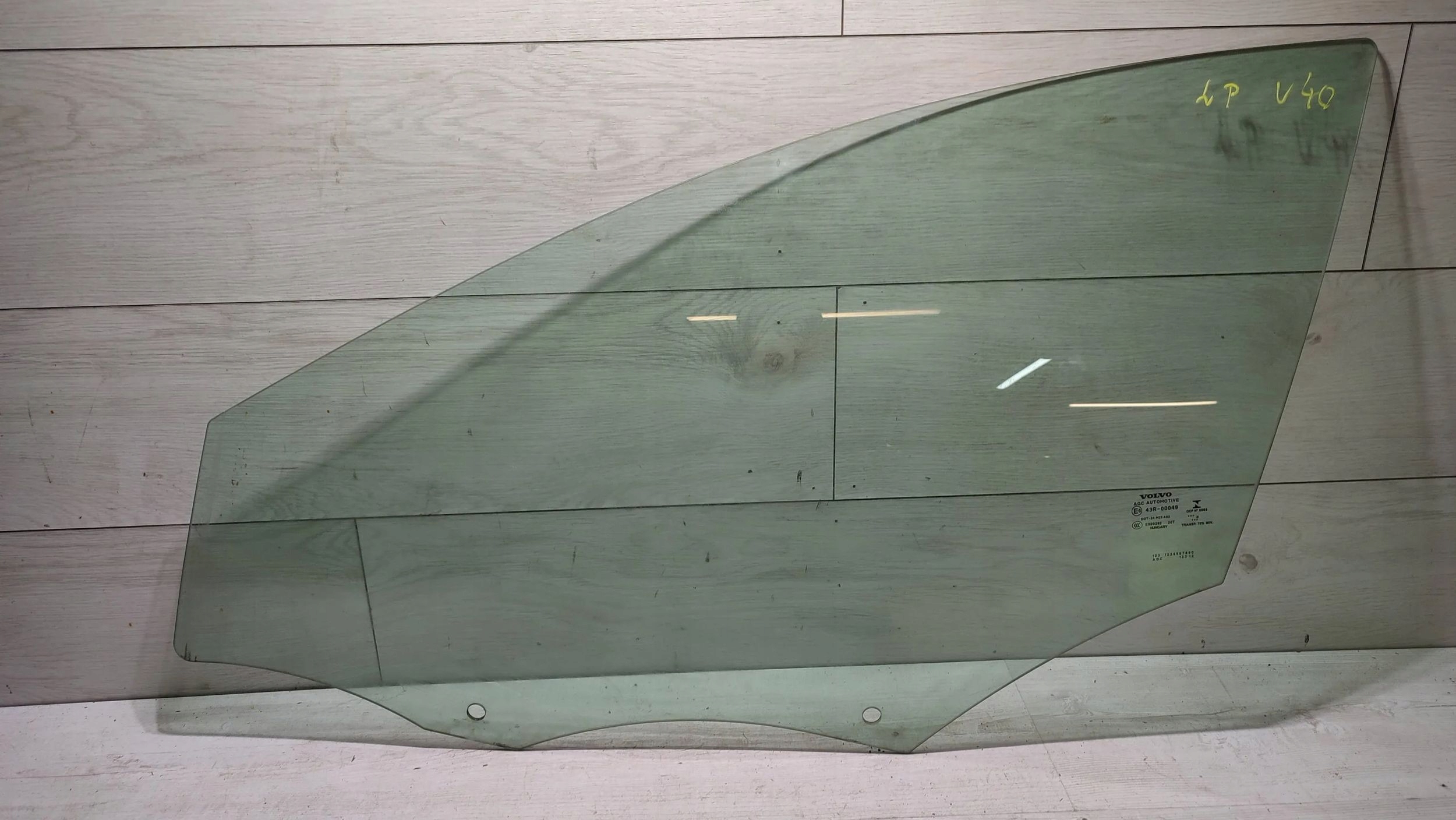 Volvo V40 2018 front side left window door
