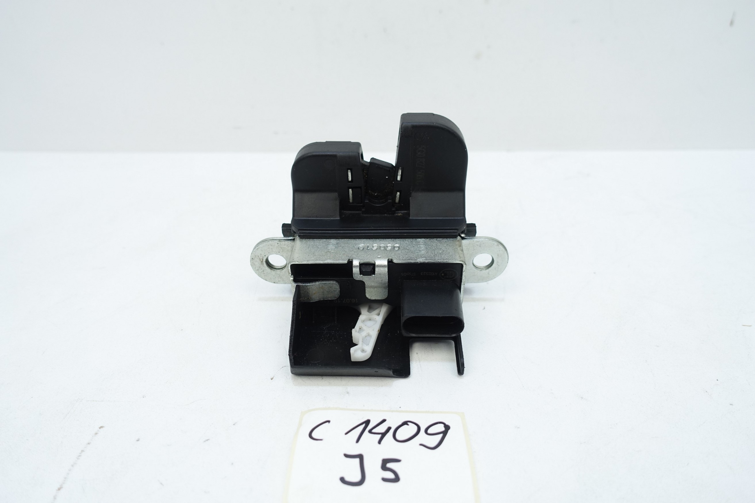 5G0827505C 2012- - ЗАМОК КРЫШКИ БАГАЖНИКА VW GOLF VII 2012-5G0827505C