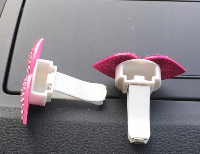 OZDOBA ZAPACH AUTA DIAMENTOWE USTA RÓŻOWE PREZENT Producent Inny