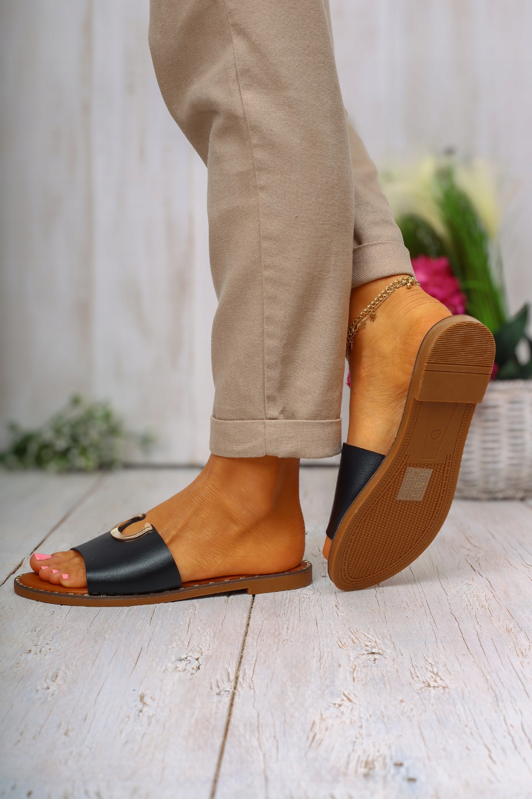 CZARNE KLAPKI DAMSKIE LETNIE ŚLICZNE WYGODNE OZDOBA Rozmiar 39