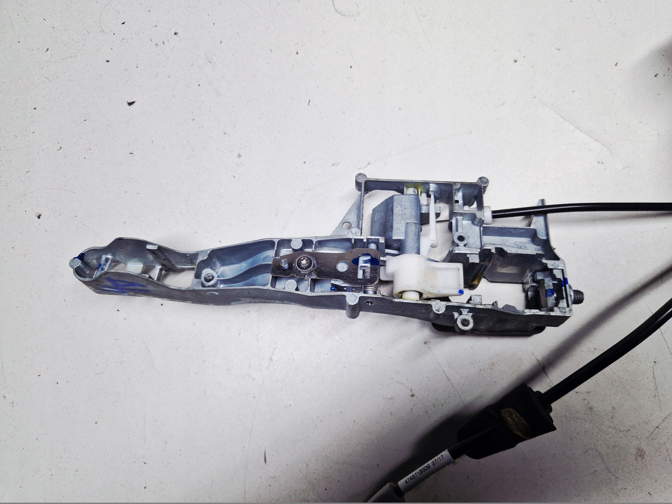 PEUGEOT 2008 lock handle door right front 9812500780 KOMPLET