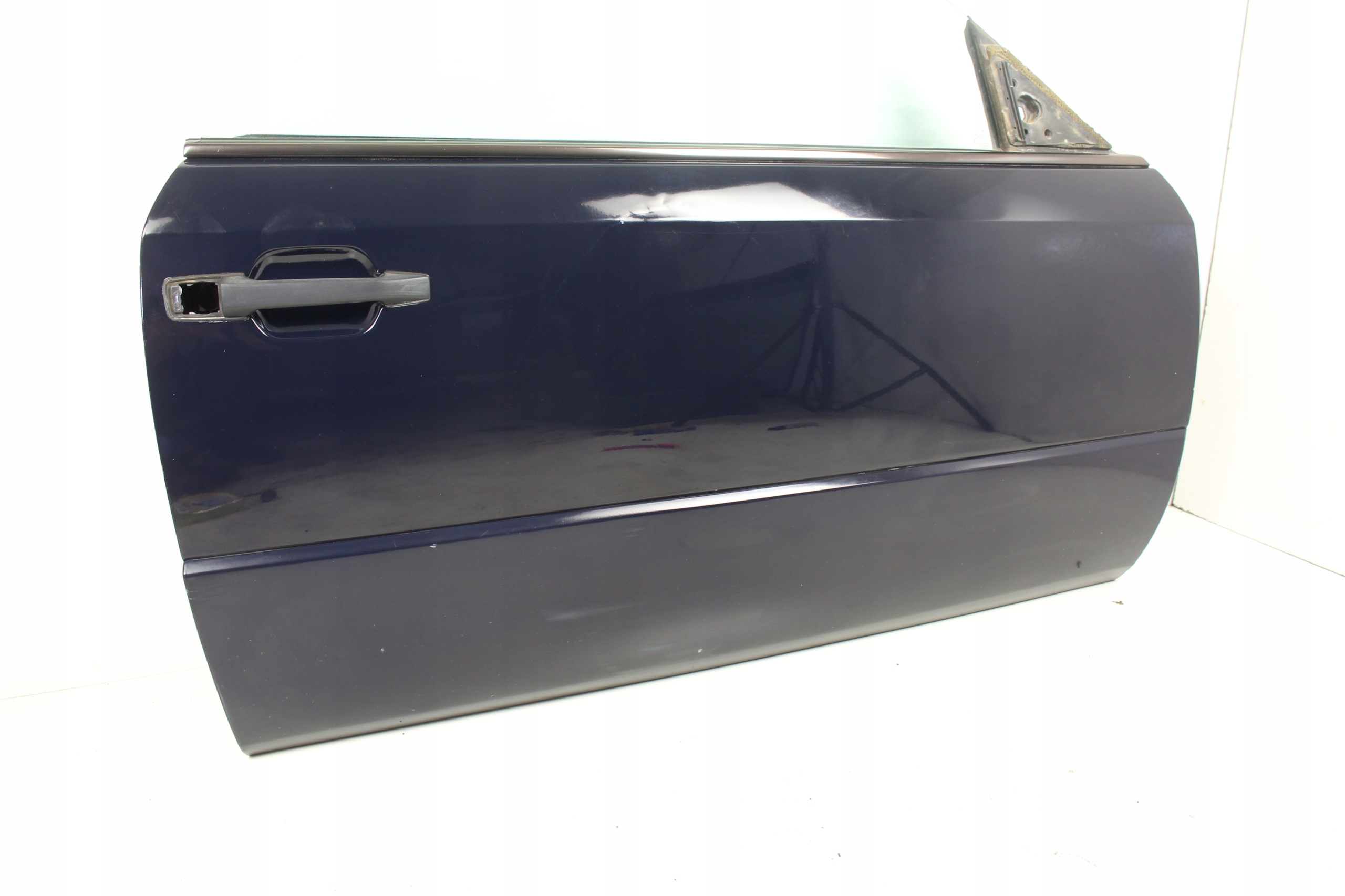 DRZWI PRAWE MERCEDES W124 COUPE 1987r. Strona zabudowy przód - prawa