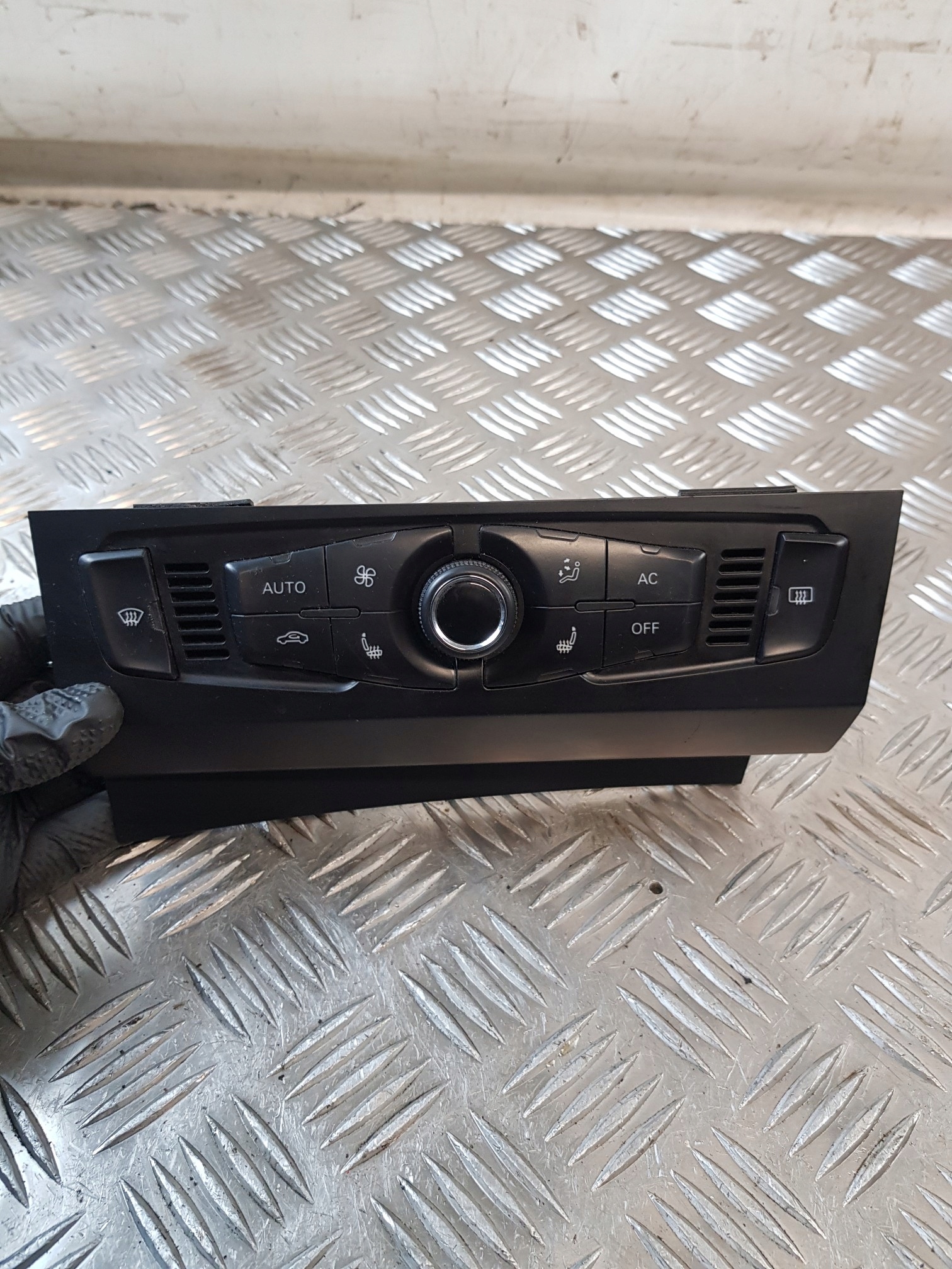 PANEL klími klimatizaci 8T1820043AA AUDI A4 B8 09R