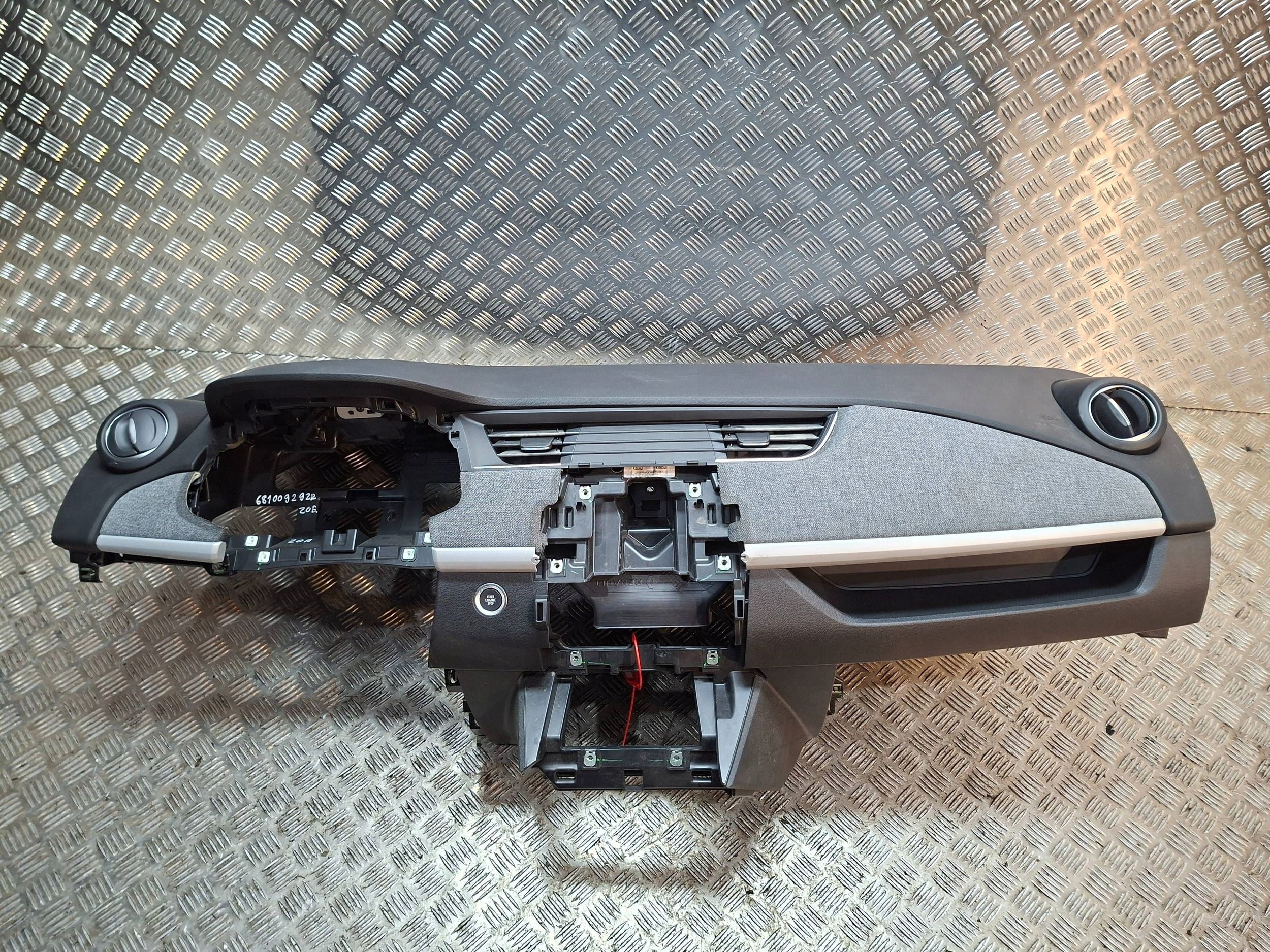 dashboard console 681009292R RENAULT ZOE II 2019
