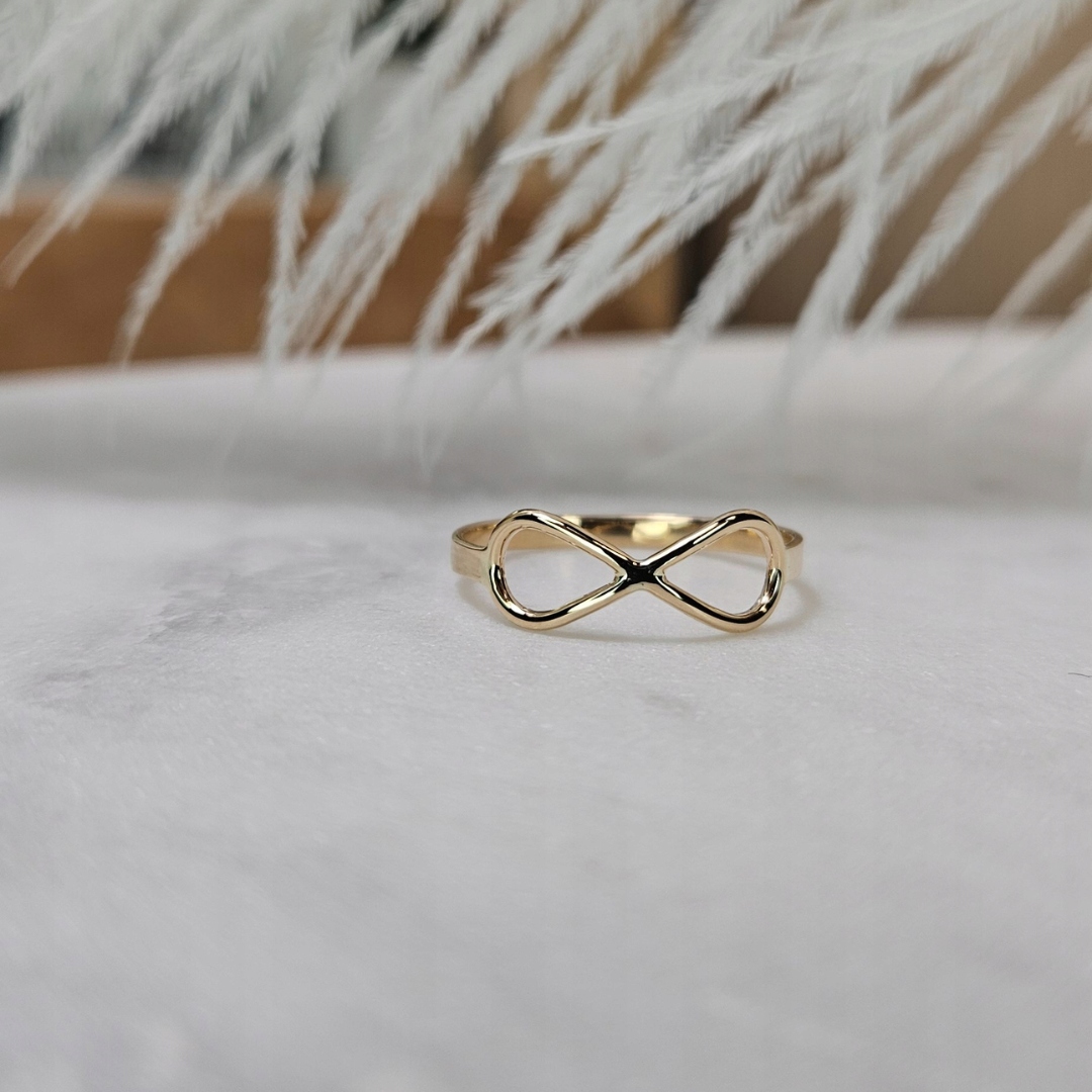 Zlatý prstýnek s nekonečnem – pr. 585