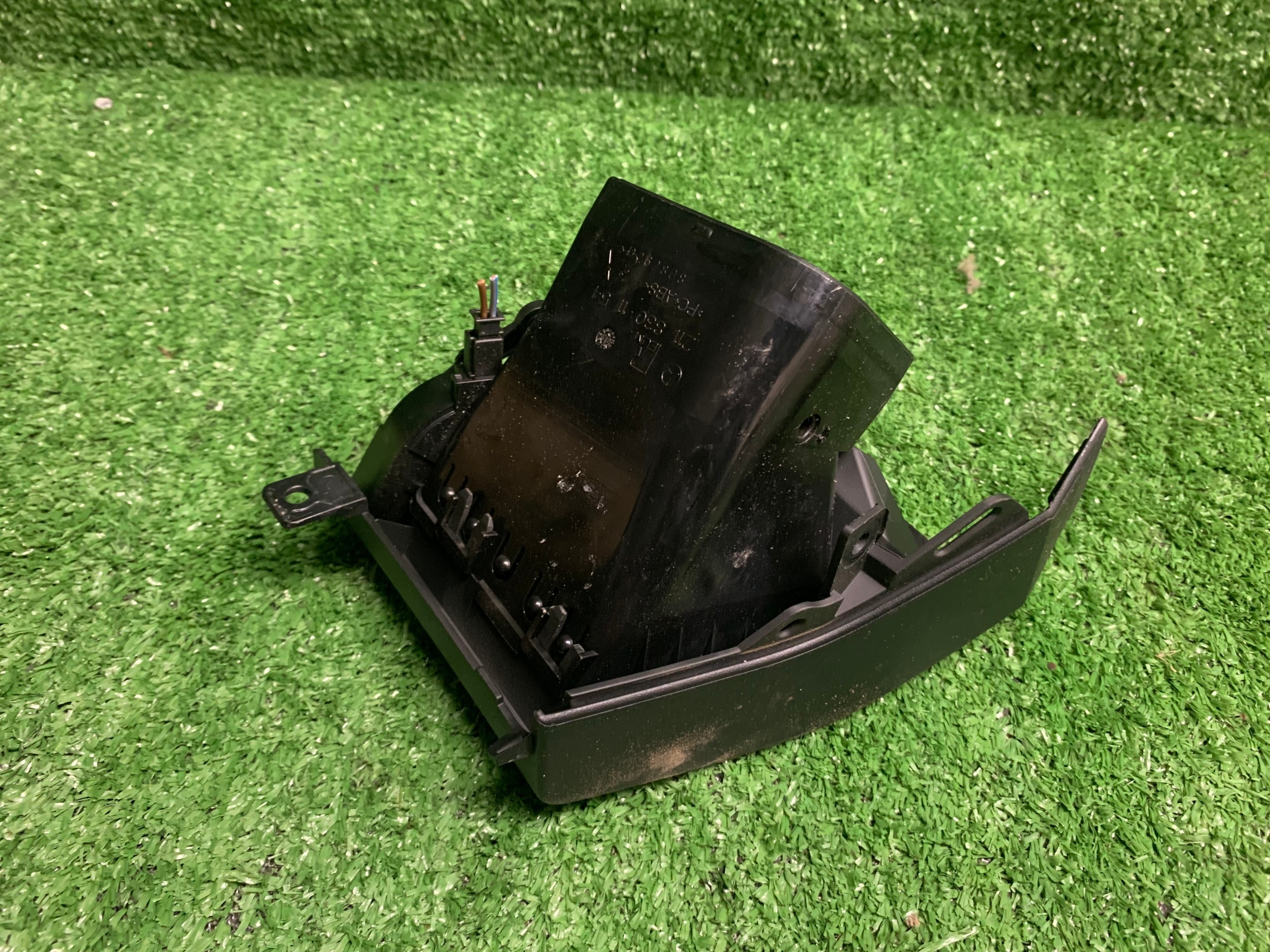 Mercedes w211 grid air conditioning devices intake right 2118301154 black