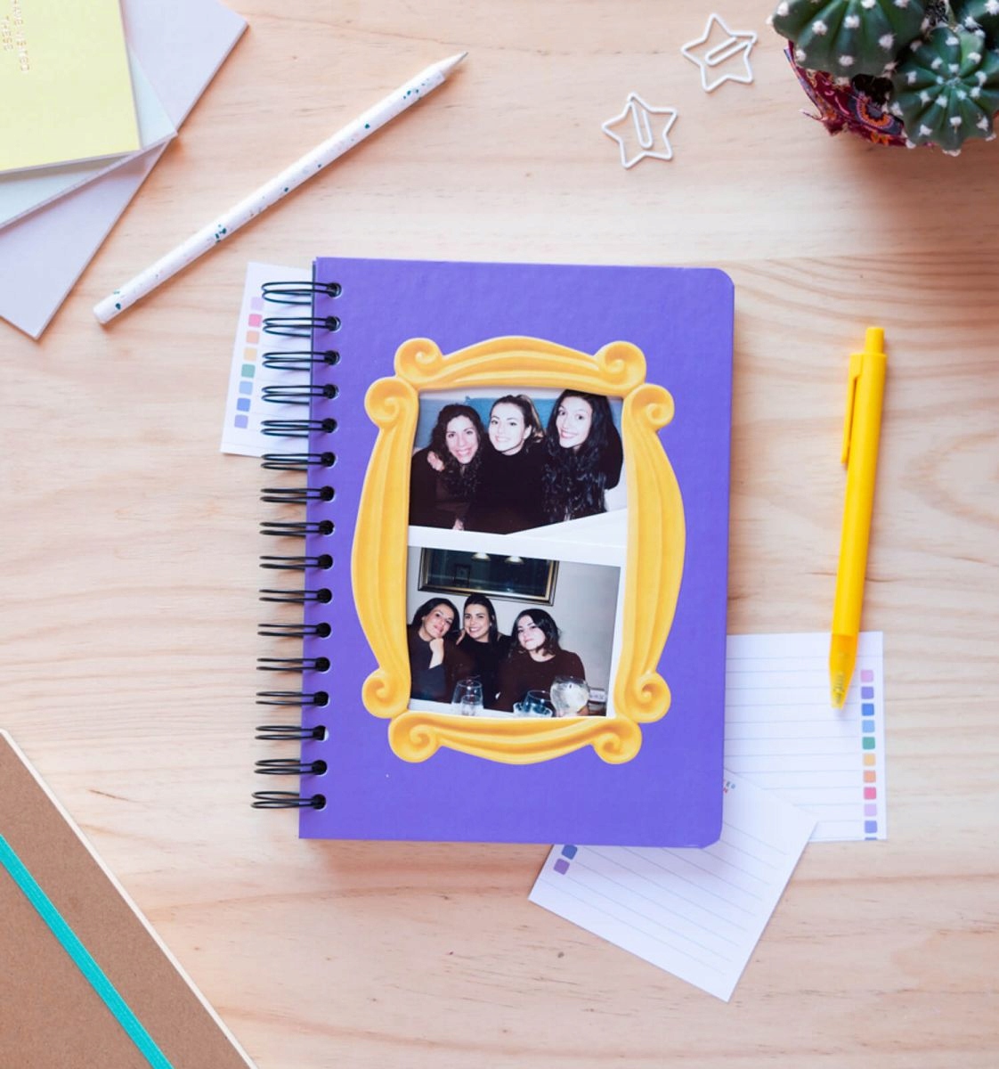 Friends Przyjaciele fioletowy kropkowany notes A5 Kalendarz na rok 2022