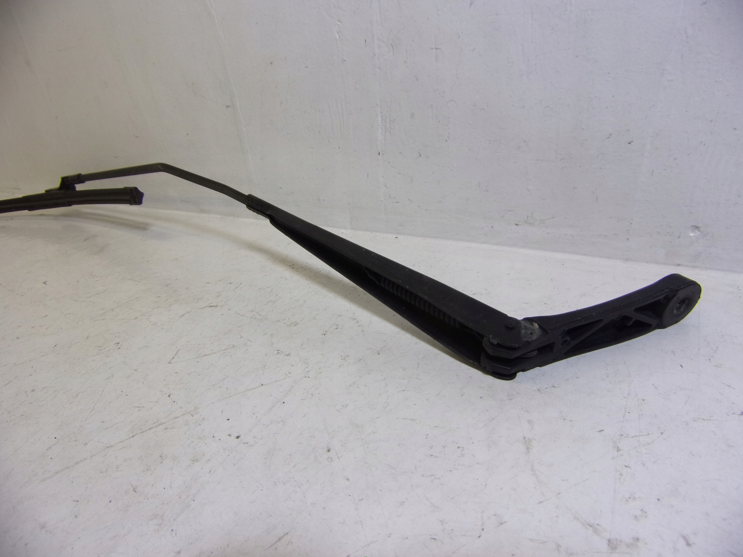 wiper arm front right VOLKSWAGEN CADDY 2K1955410A