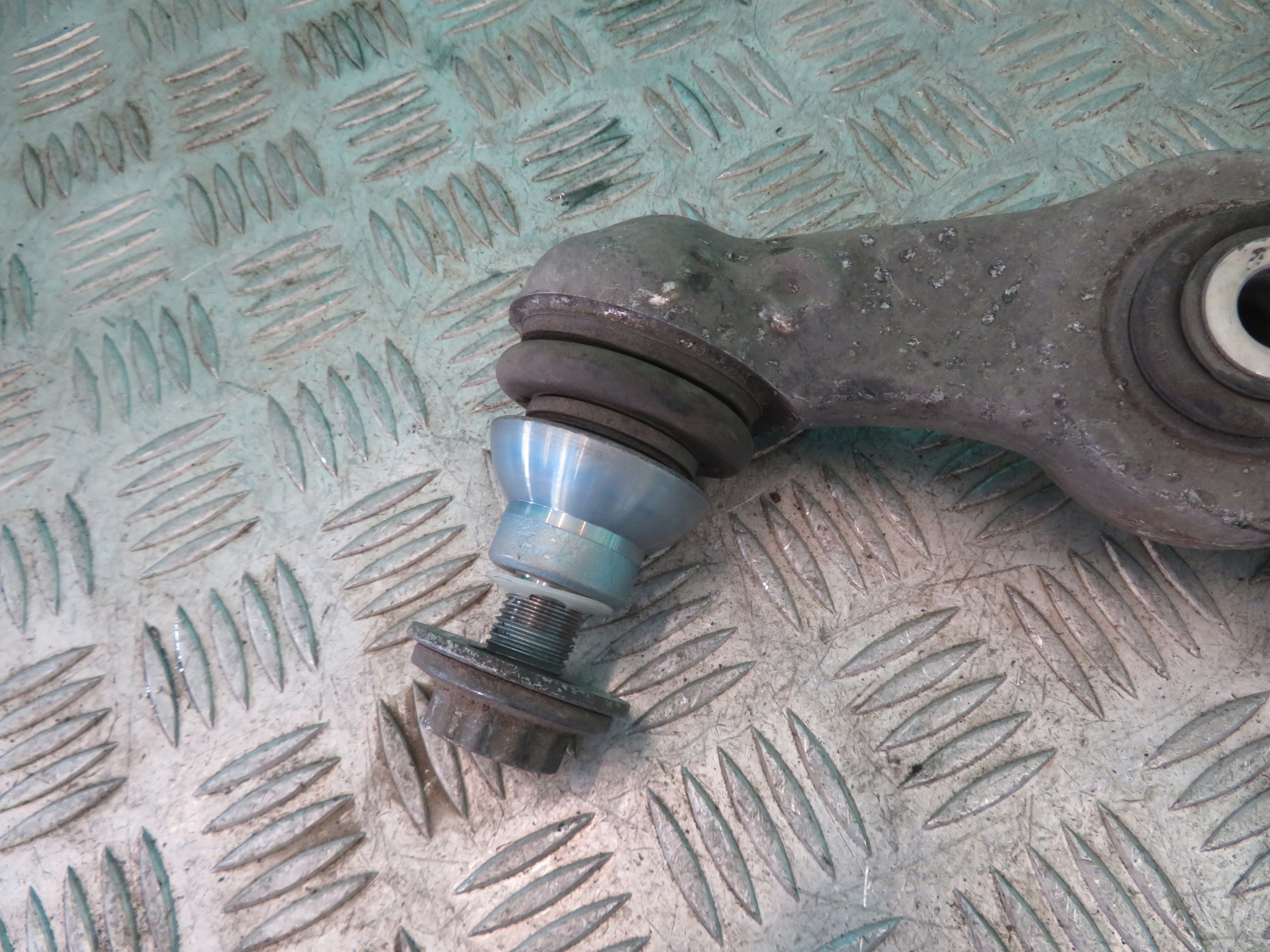 arm right front MERCEDES W205 C KLASA 17R