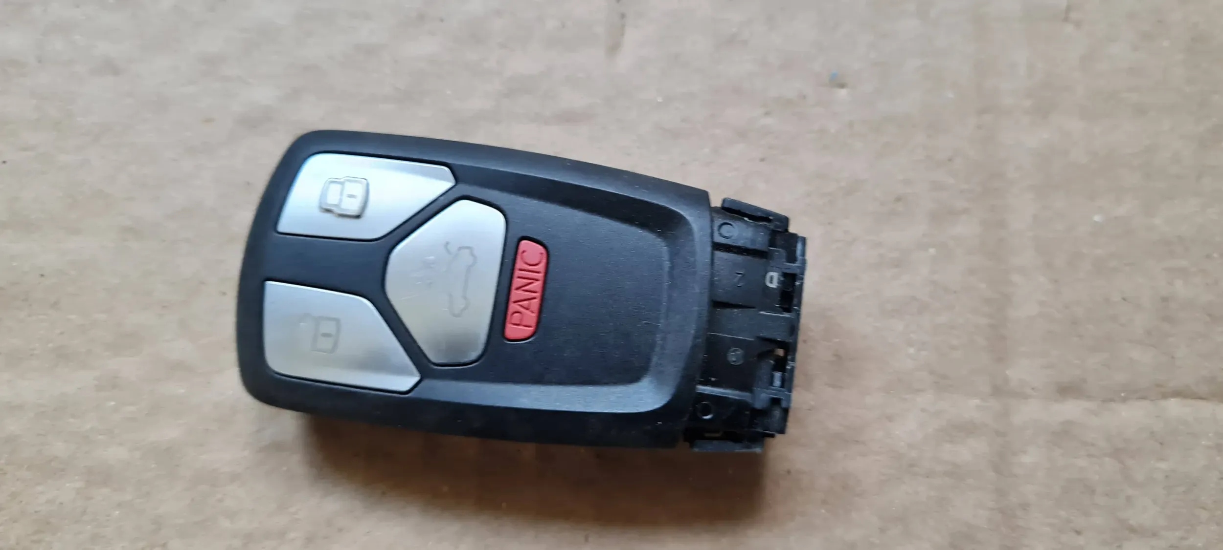 Q5 80A KLUCZYK PILOT KEYLESS USA 4G0839016G