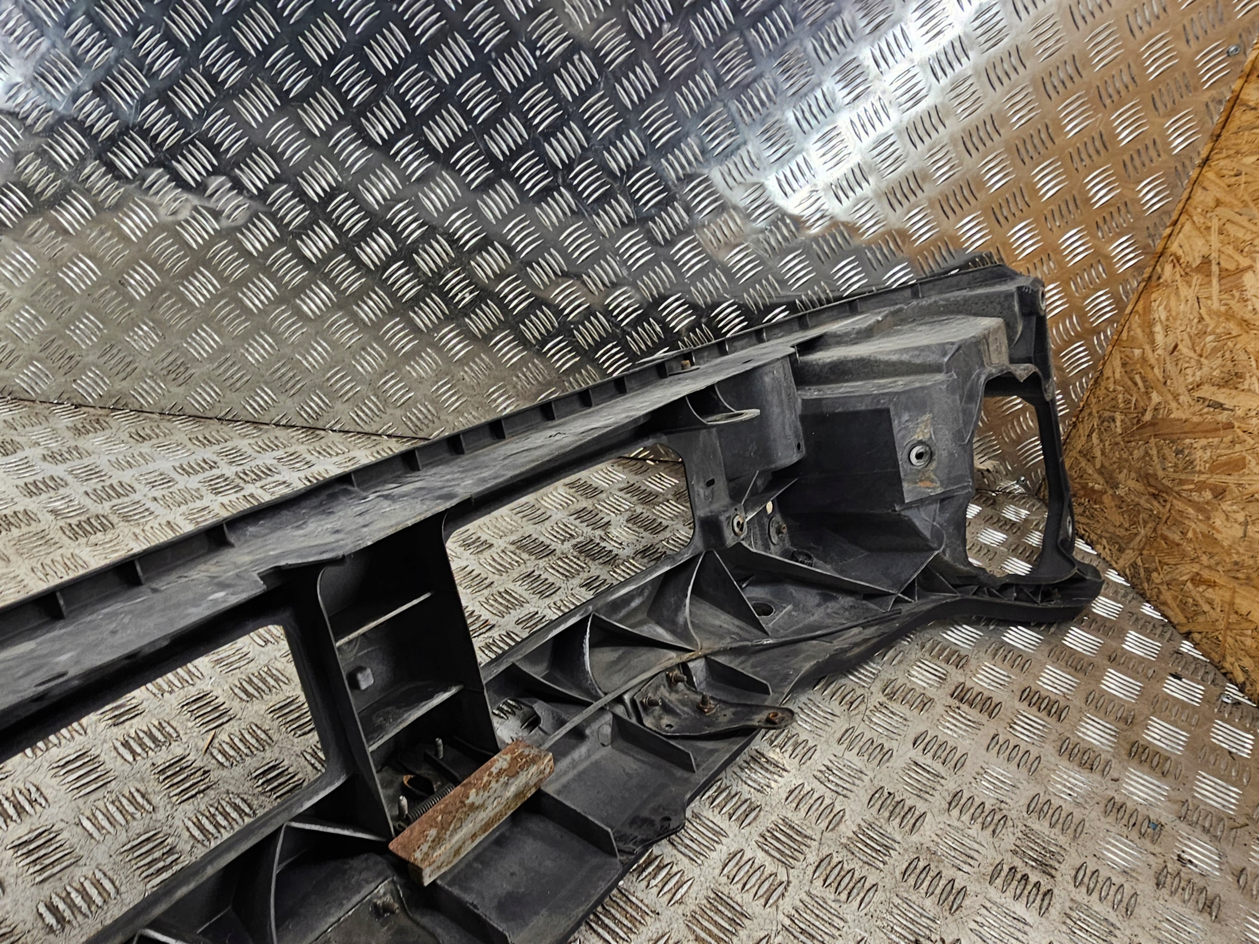 bar, wall front RENAULT TRAFIC II LIFT 2006-2014 ROK 8200411918E