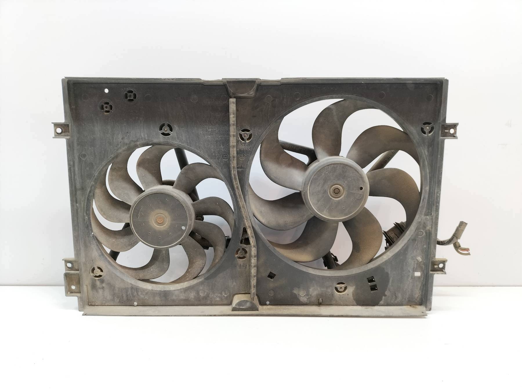 ventilátor chladiče 1.6 B GOLF TOLEDO BORA OCTAVIA A3 Seat Leon a