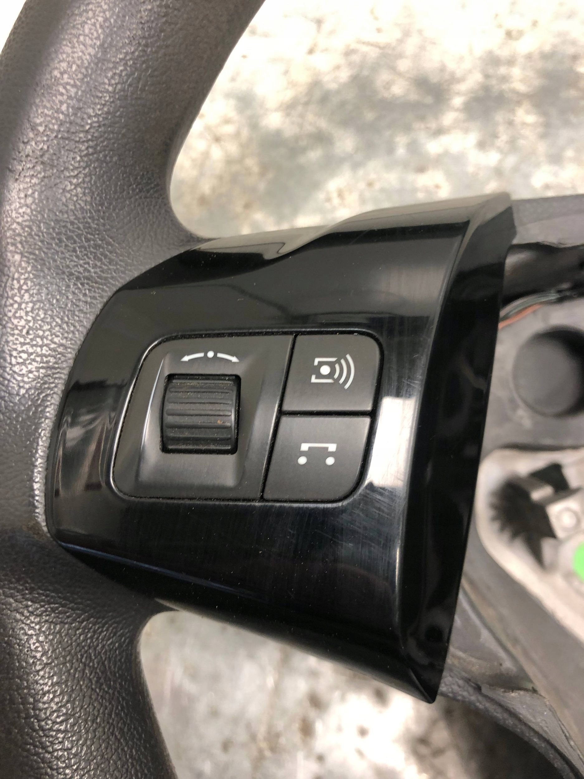 lenkrad PIANKA MULTIFUNKCJA OPEL CORSA D 13155559