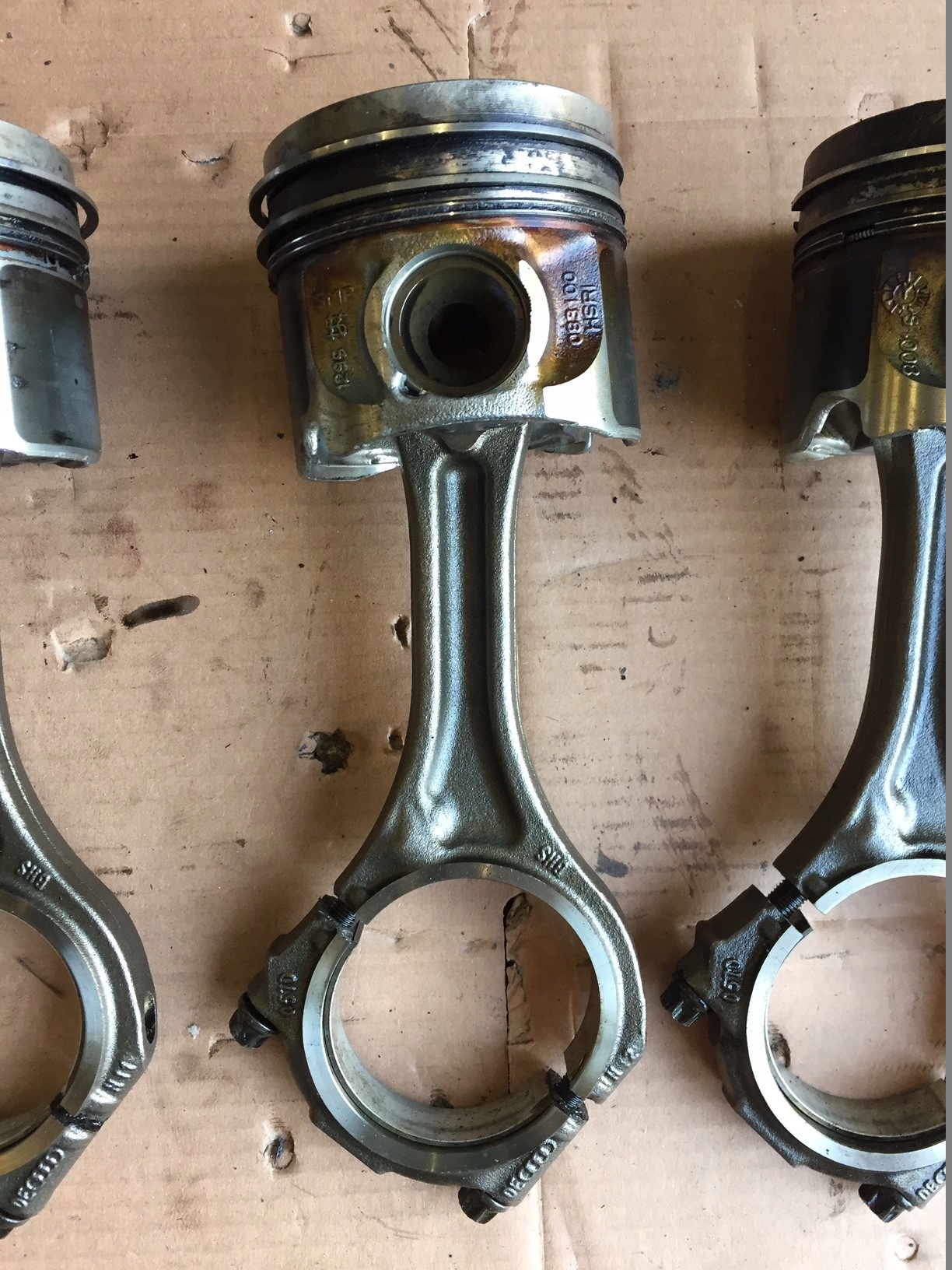 AUDI Q7 4L 4.2 TDI BTR piston connecting rod 057D