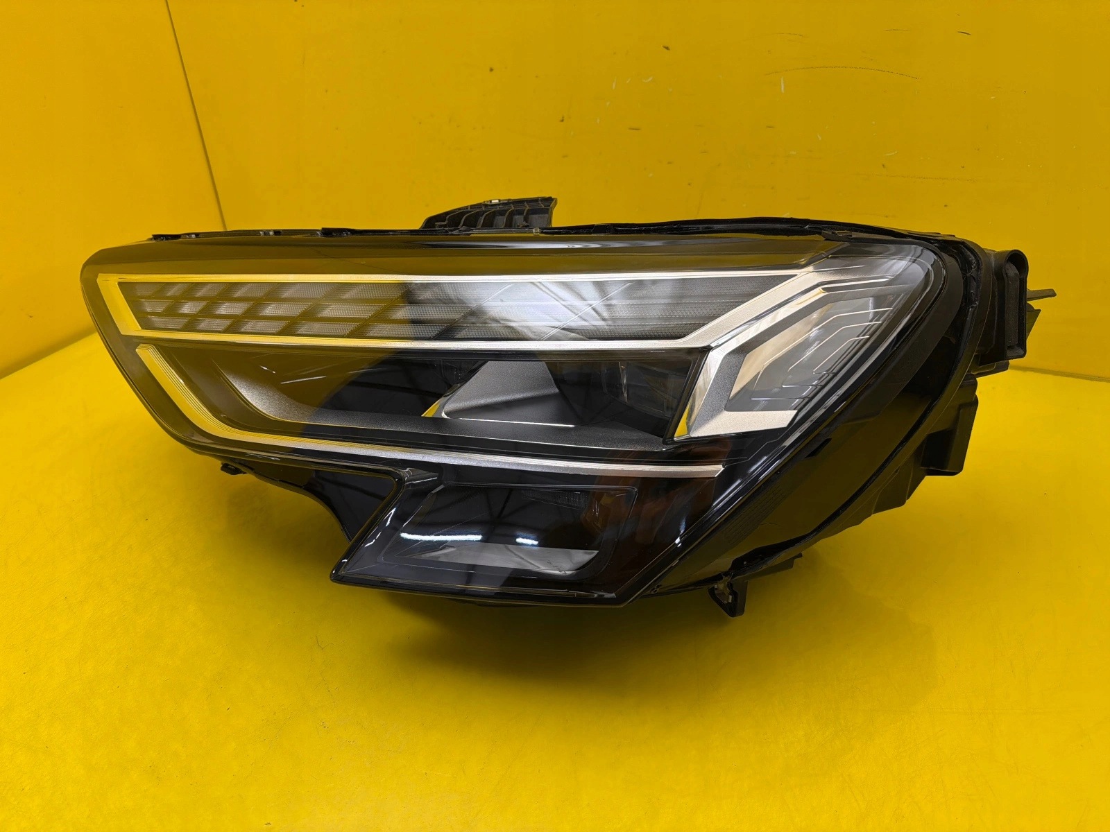 light left Audi A3 8Y Lift 2024- Matrix 8Y0941035H