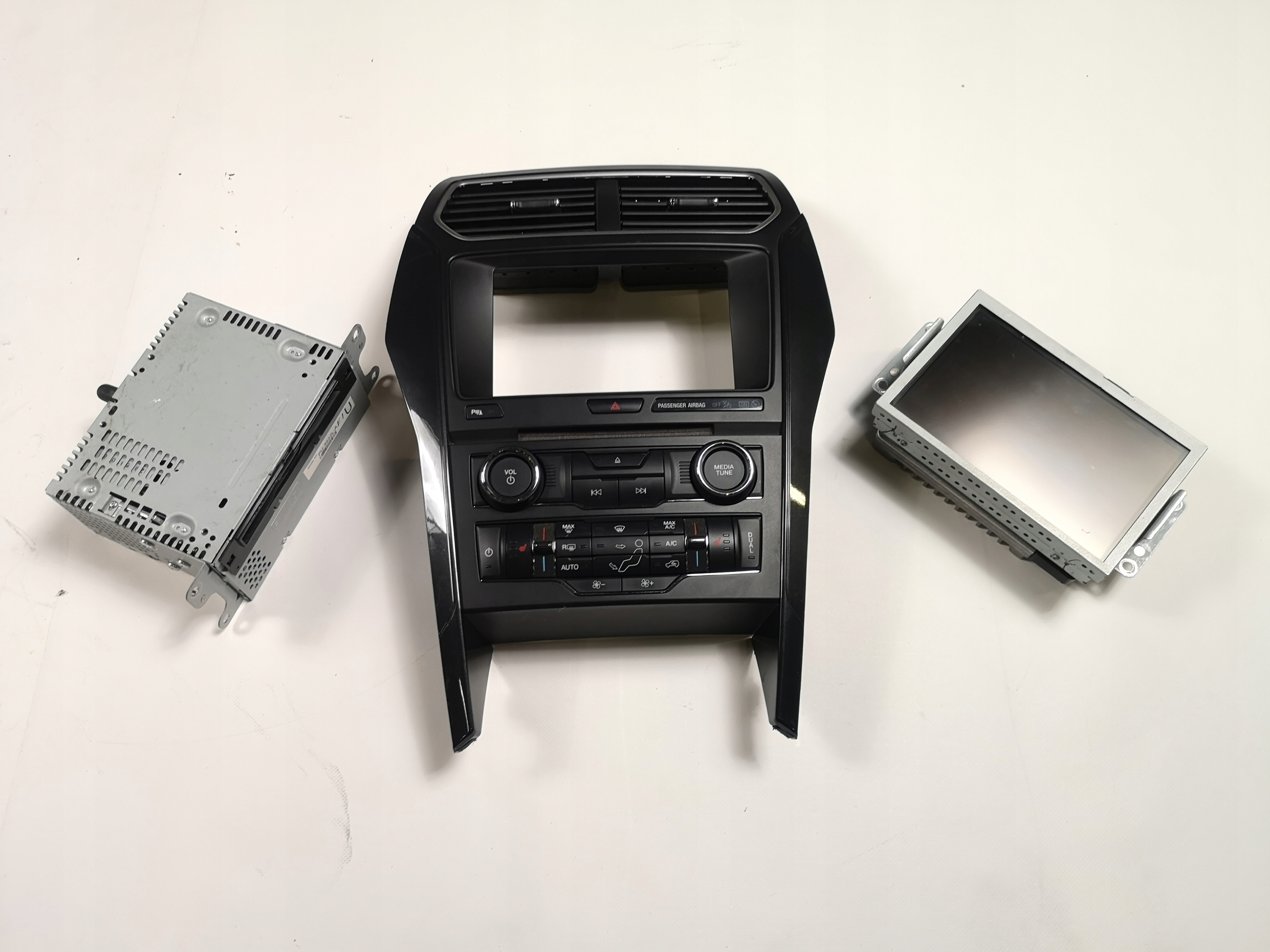 Ford Explorer 2016 SYNC 2 radio Navigation ekran panel Bildschirm,