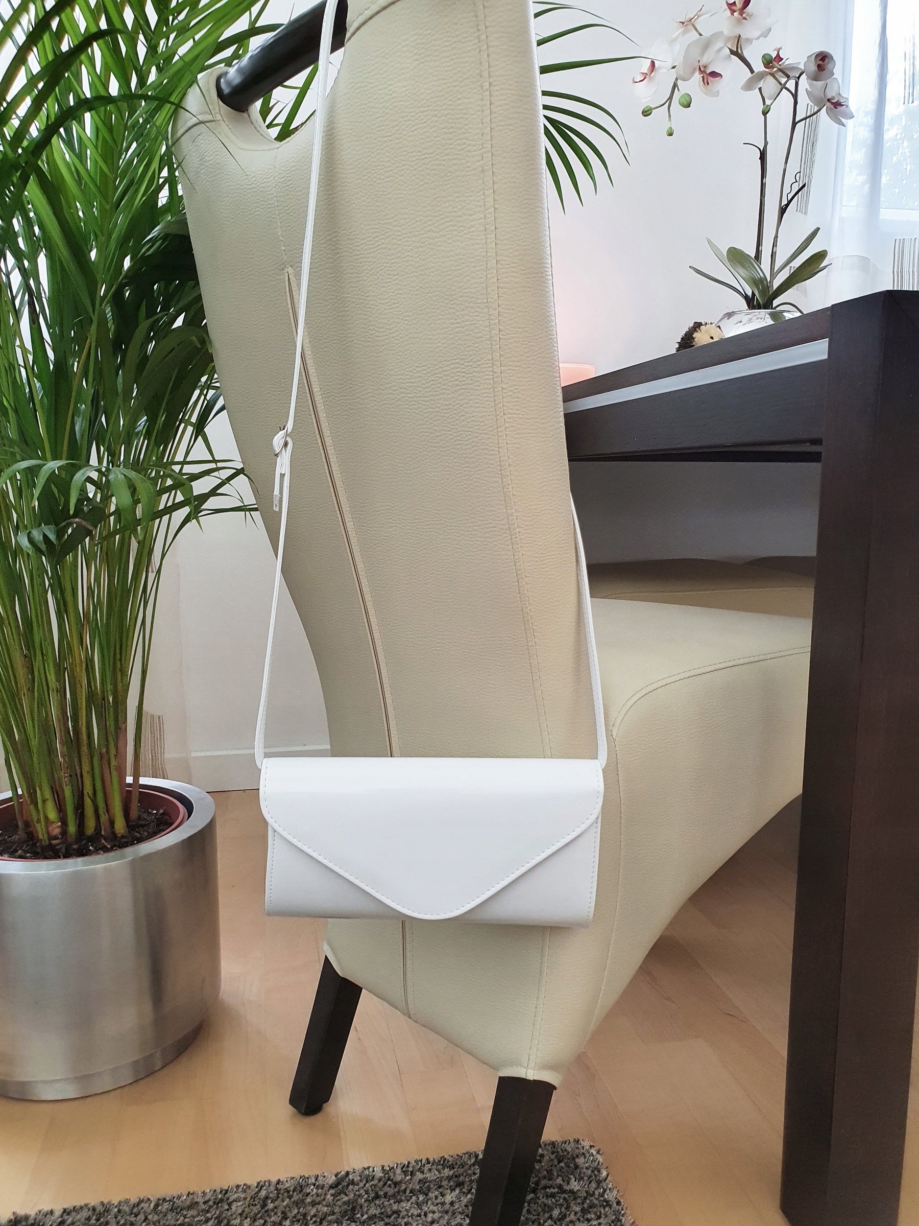 TOREBKA kopertówka damska lakierowana eko skórzana z paskiem BIAŁA Marka inna