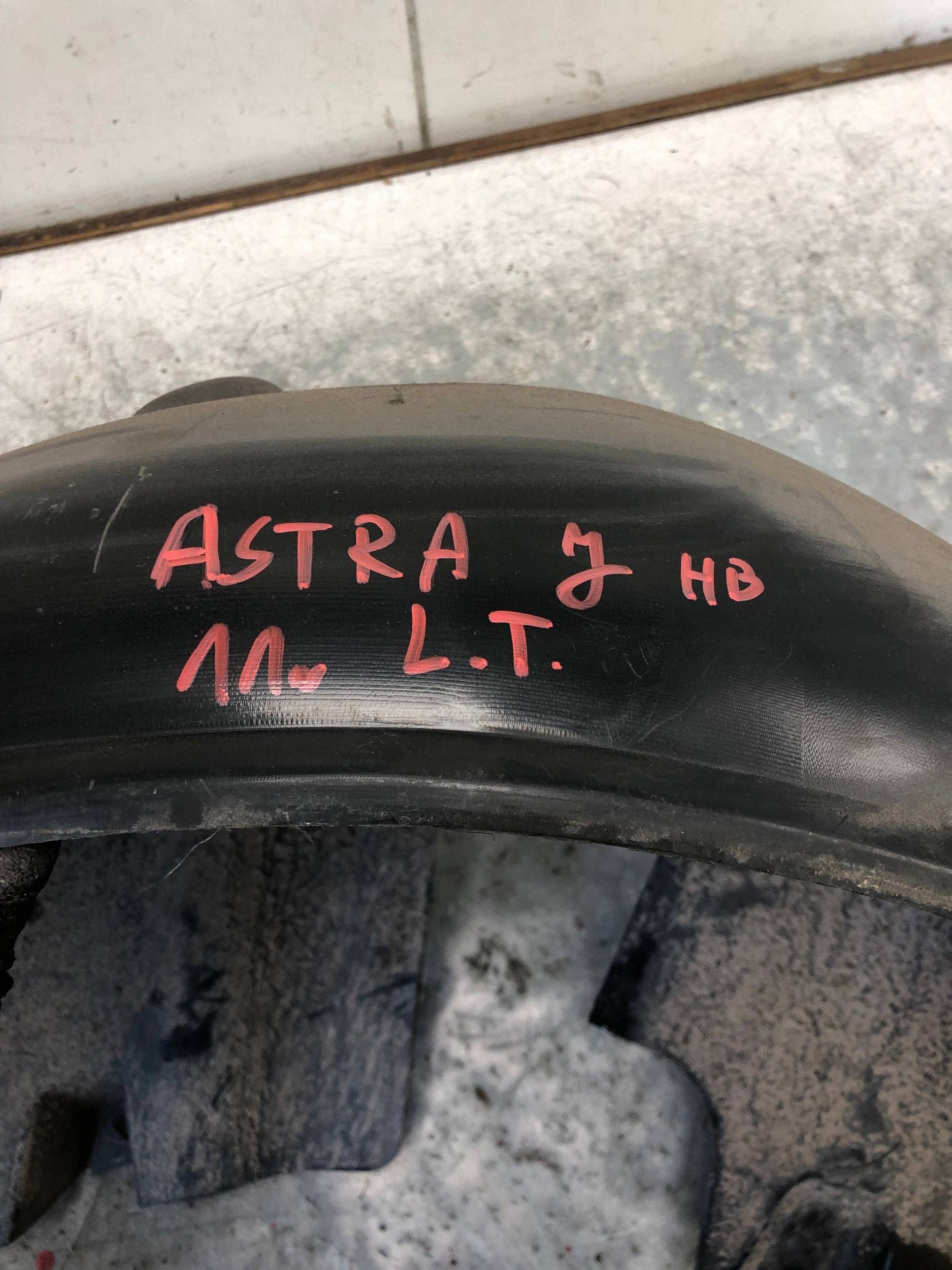 mudguard left rear part OPEL ASTRA J HB 13271414