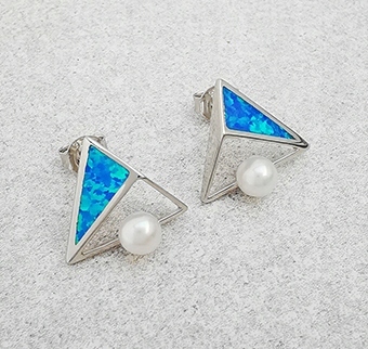 Stříbrné náušnice s modrým opálem a perlou