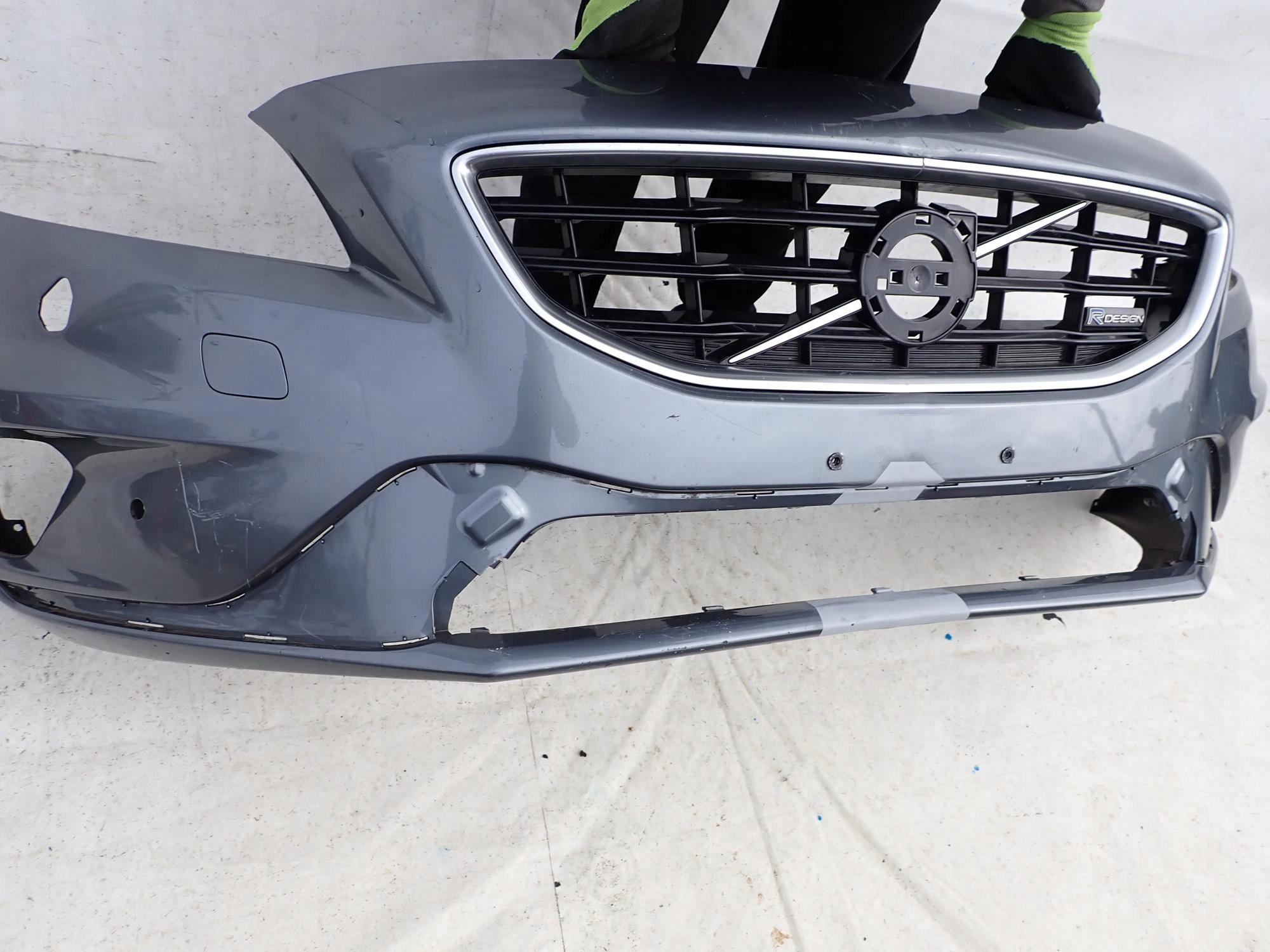 VOLVO V40 R-design 12-19 bumper front washer PDC