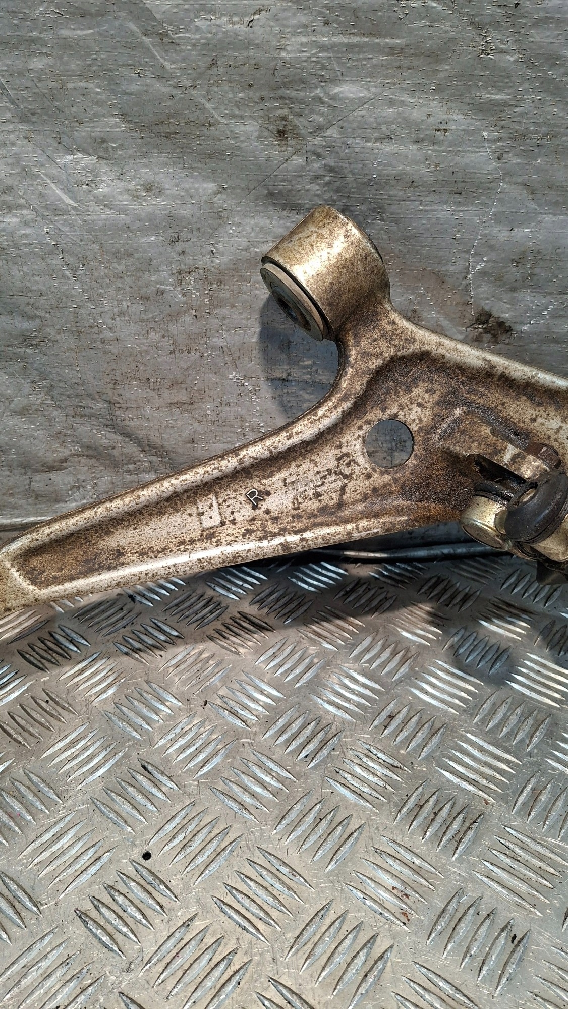 arm right front NISSAN X-TRAIL T30 2.0