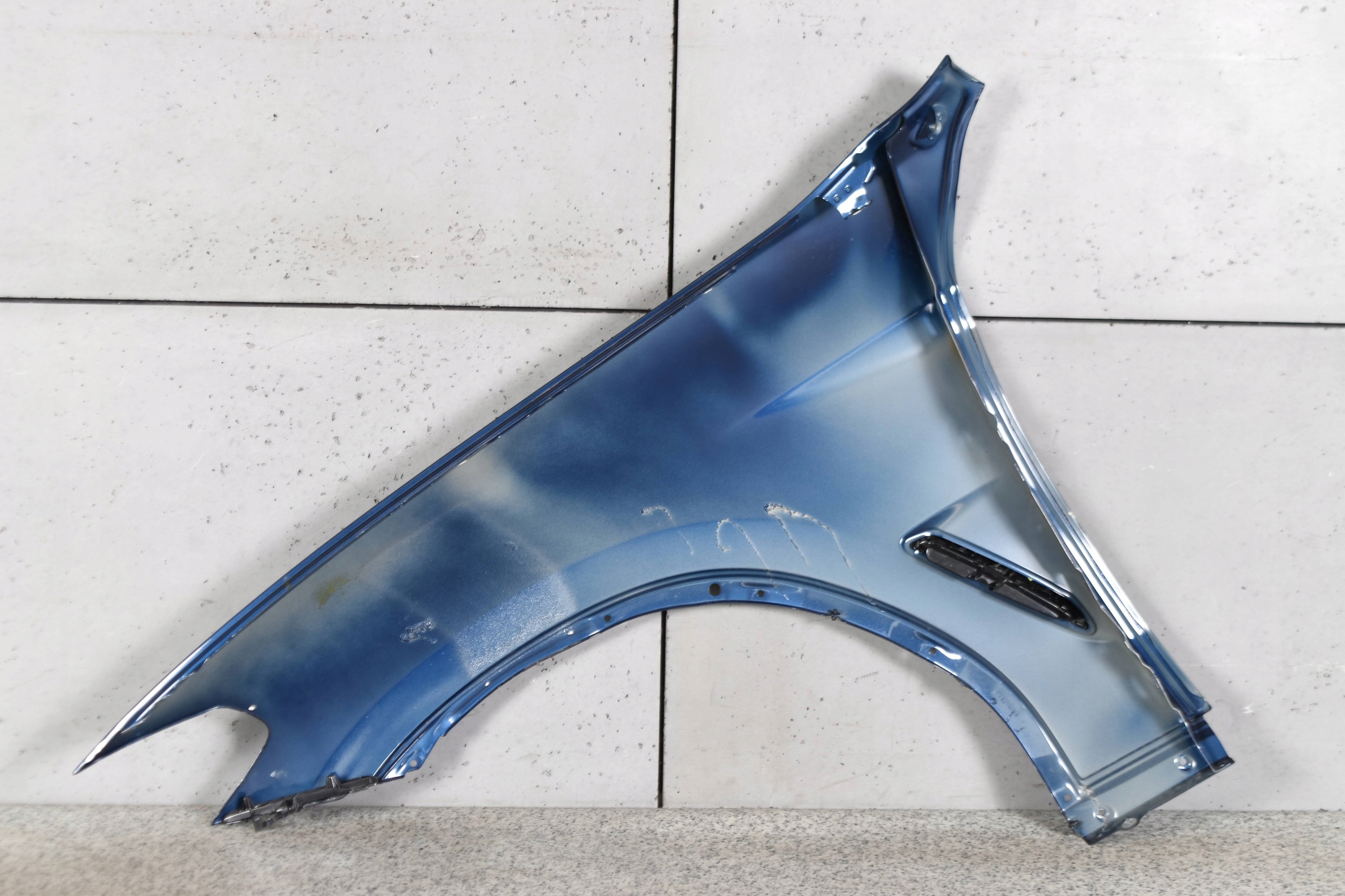 BMW X3 G01 F97 X4 G02 F98 BŁOTNIK PRZEDNI PRAWY PRZÓD ORYGINALNY KOLOR C1M Strona zabudowy przód - prawa