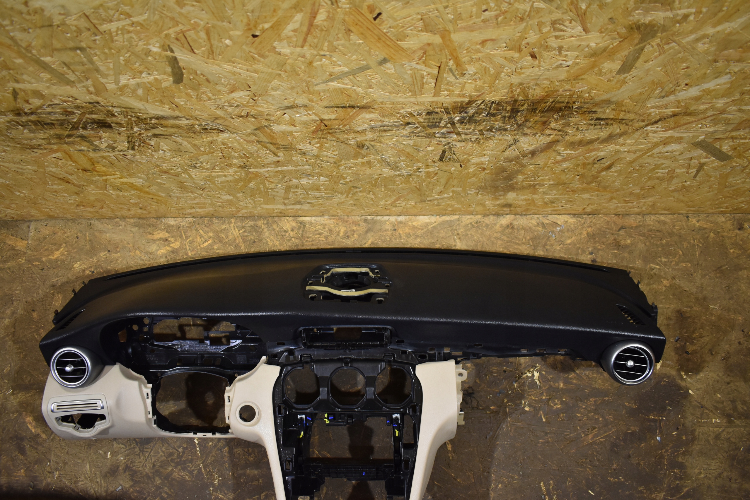 IDEALNA console MERCEDES W205 1