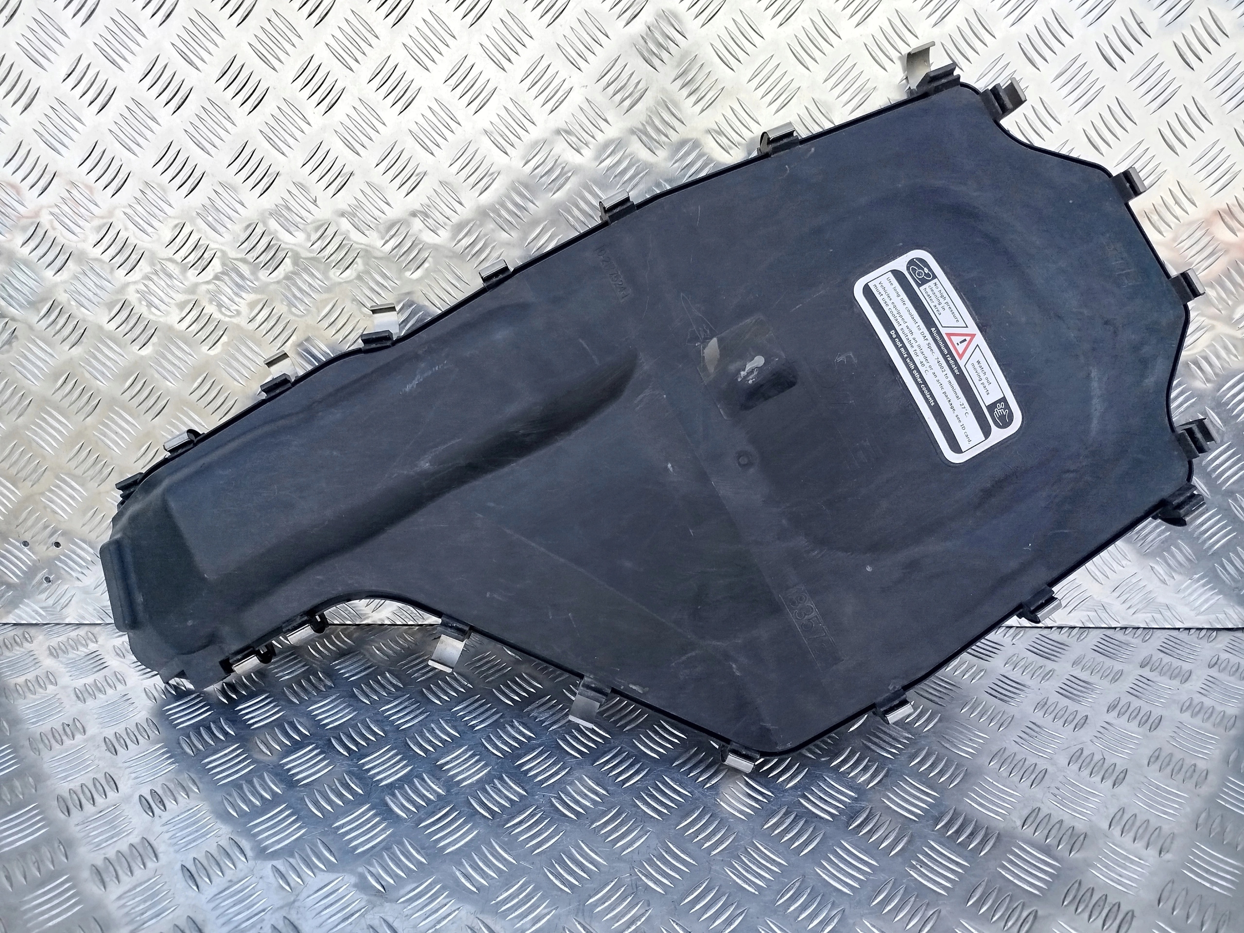 OBUDOWA POKRYWA BEZPIECZNIKÓW DAF XF 106 Stan opakowania brak opakowania