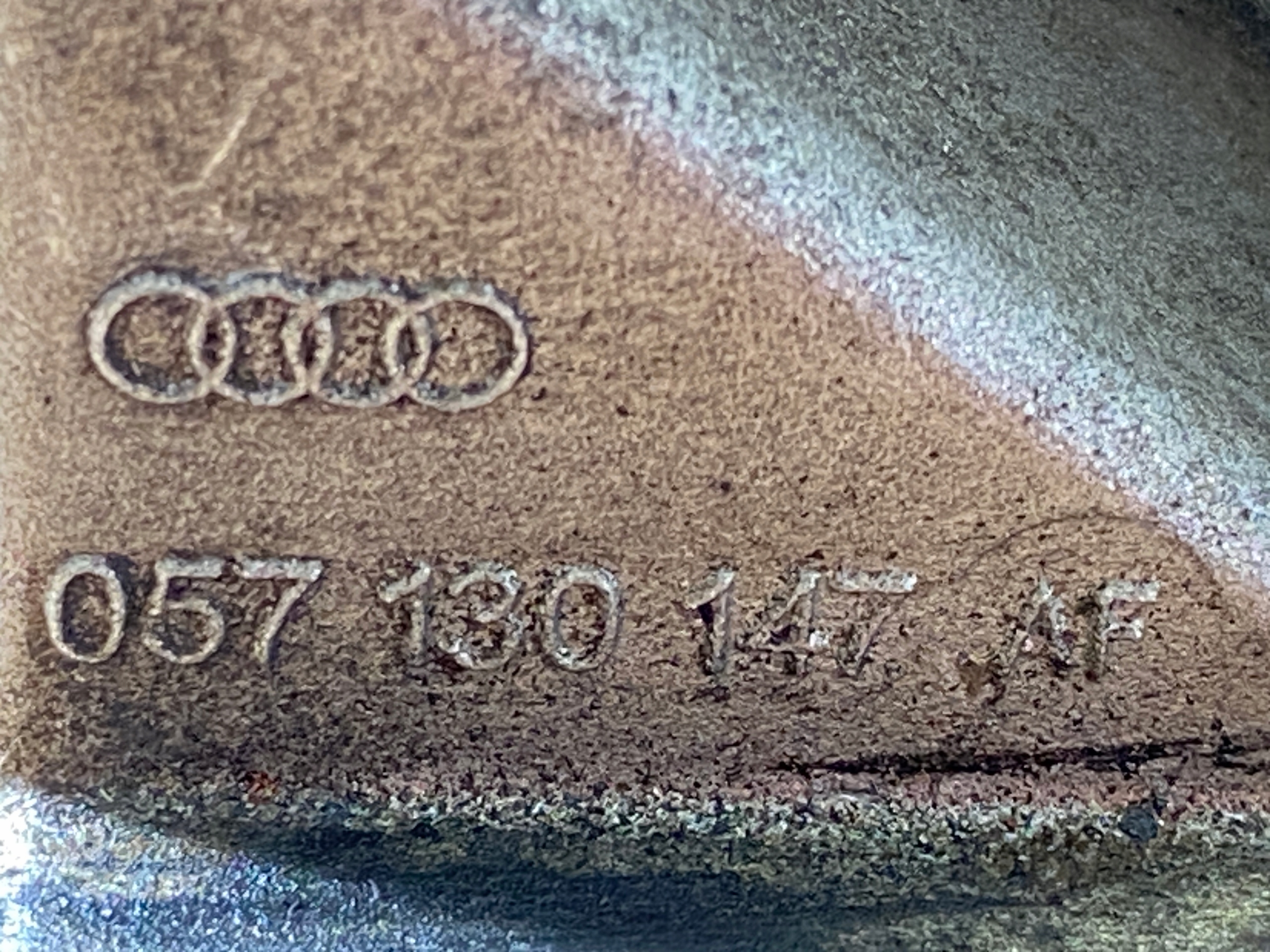 AUDI VW 4.2TDI Console Pompe d’injection 057130147AF