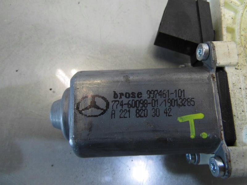 SILNICZEK OPUSZCZANIA SZYBY PRAWY TYŁ W221 LONG Producent części Mercedes-Benz OE