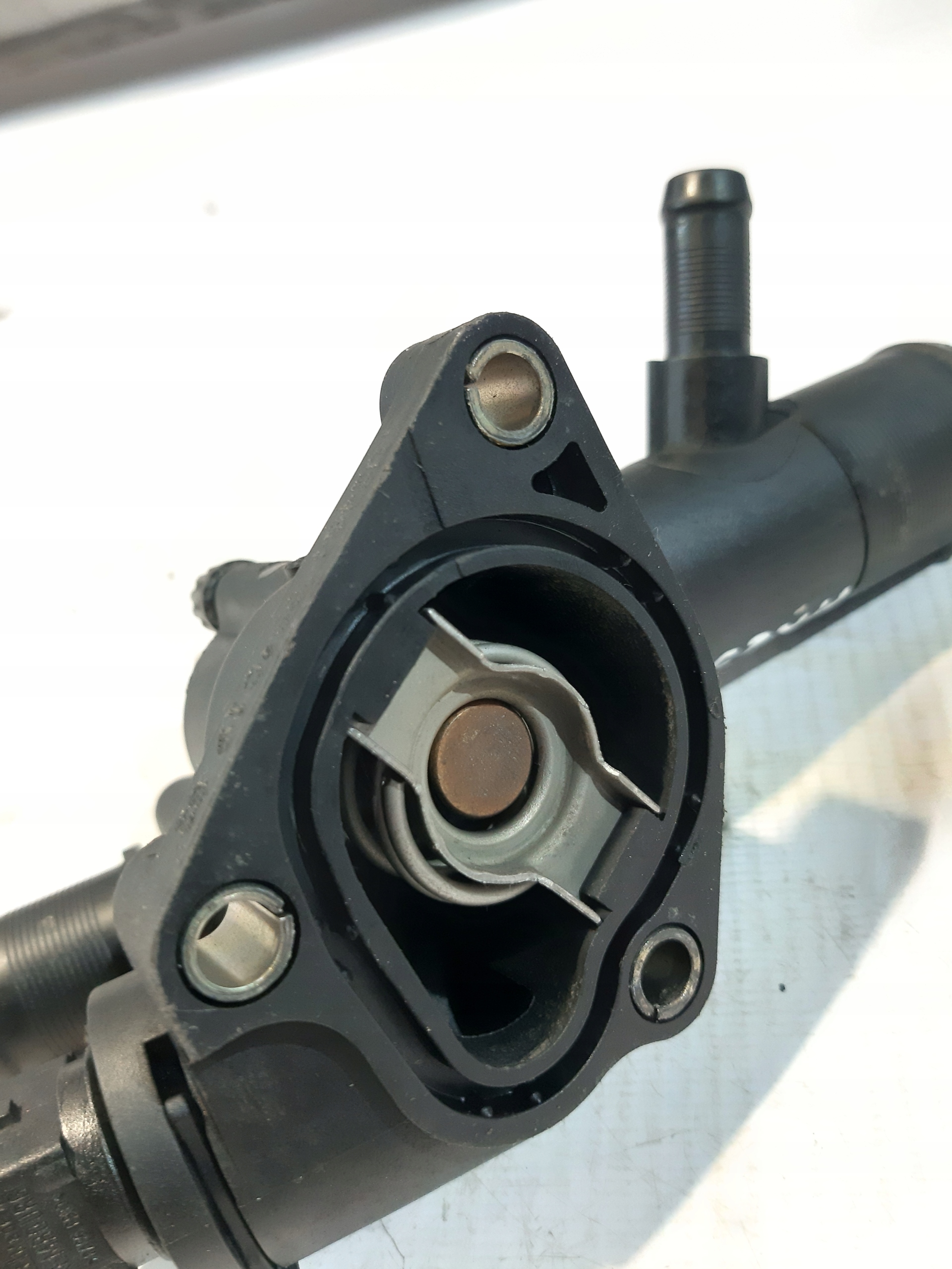 OBUDOWA TERMOSTATU 1.5 DCI CLIO 2 MEGANE 2 SCENIC Producent części Renault OE