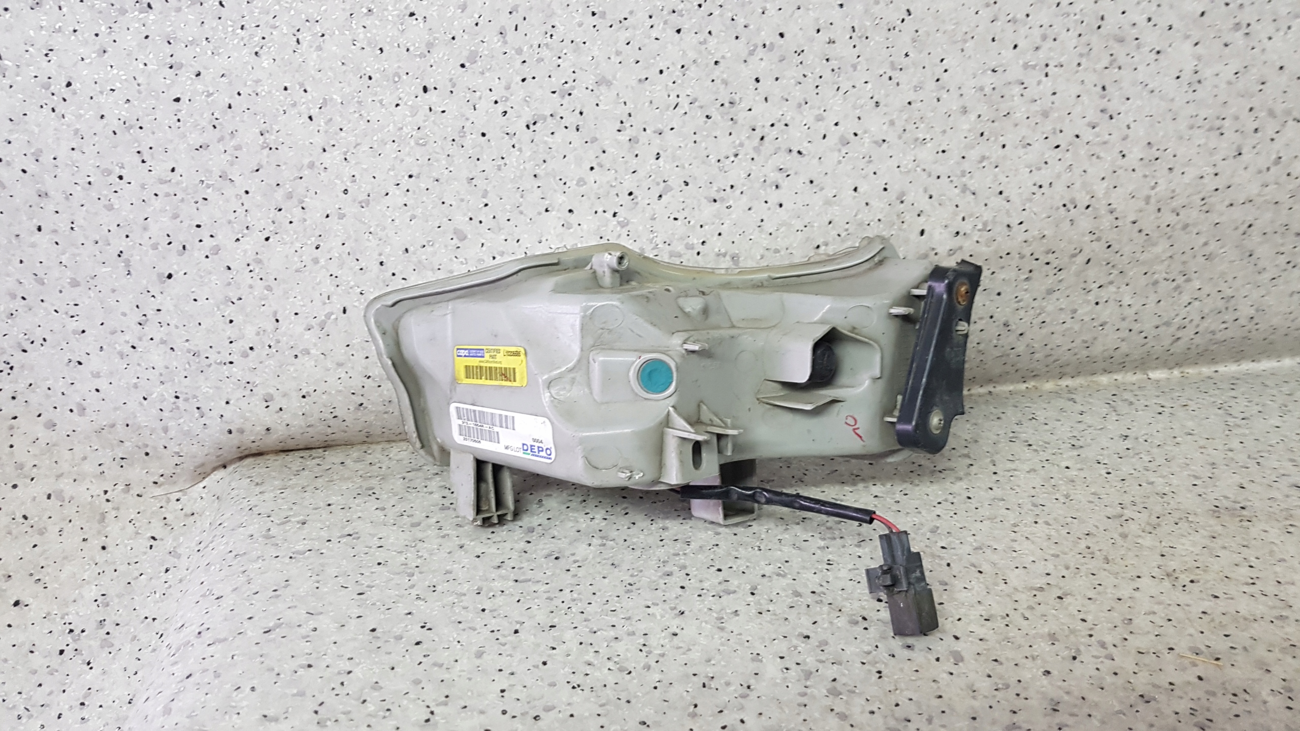 TOYOTA HIGHLANDER 2016 - left light LED DRL 2652